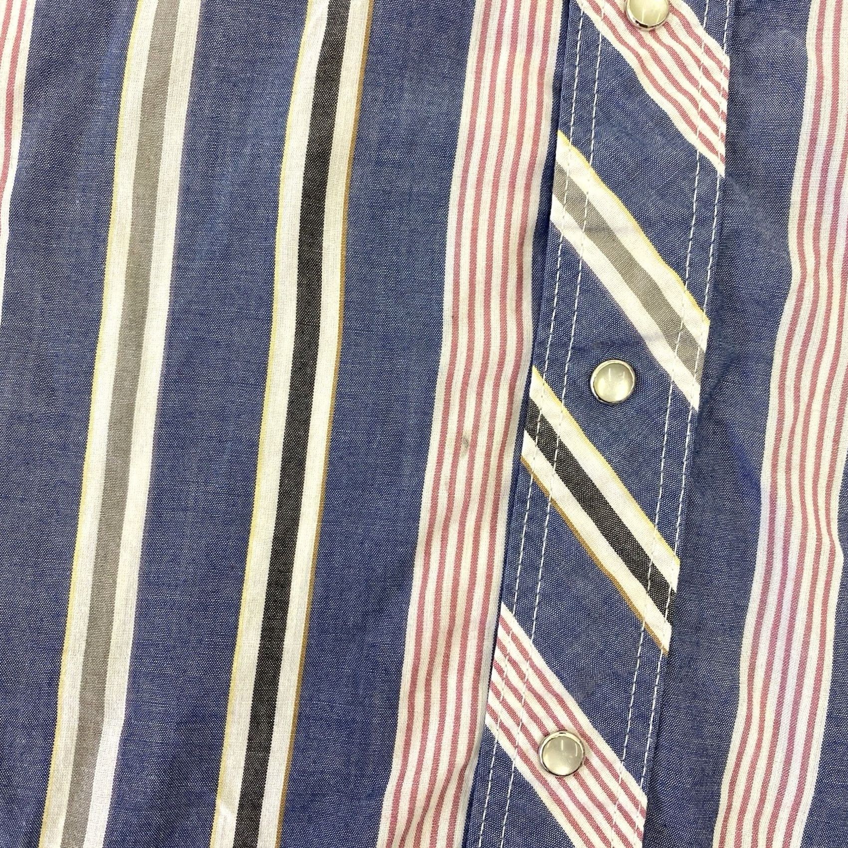 Wrangler VINTAGE Wrangler Western Shirt Mens XL Blue Red Stripe Pearl Pocketed Button-Up Short Sleeve Size US XL / EU 56 / 4 - 3 Thumbnail