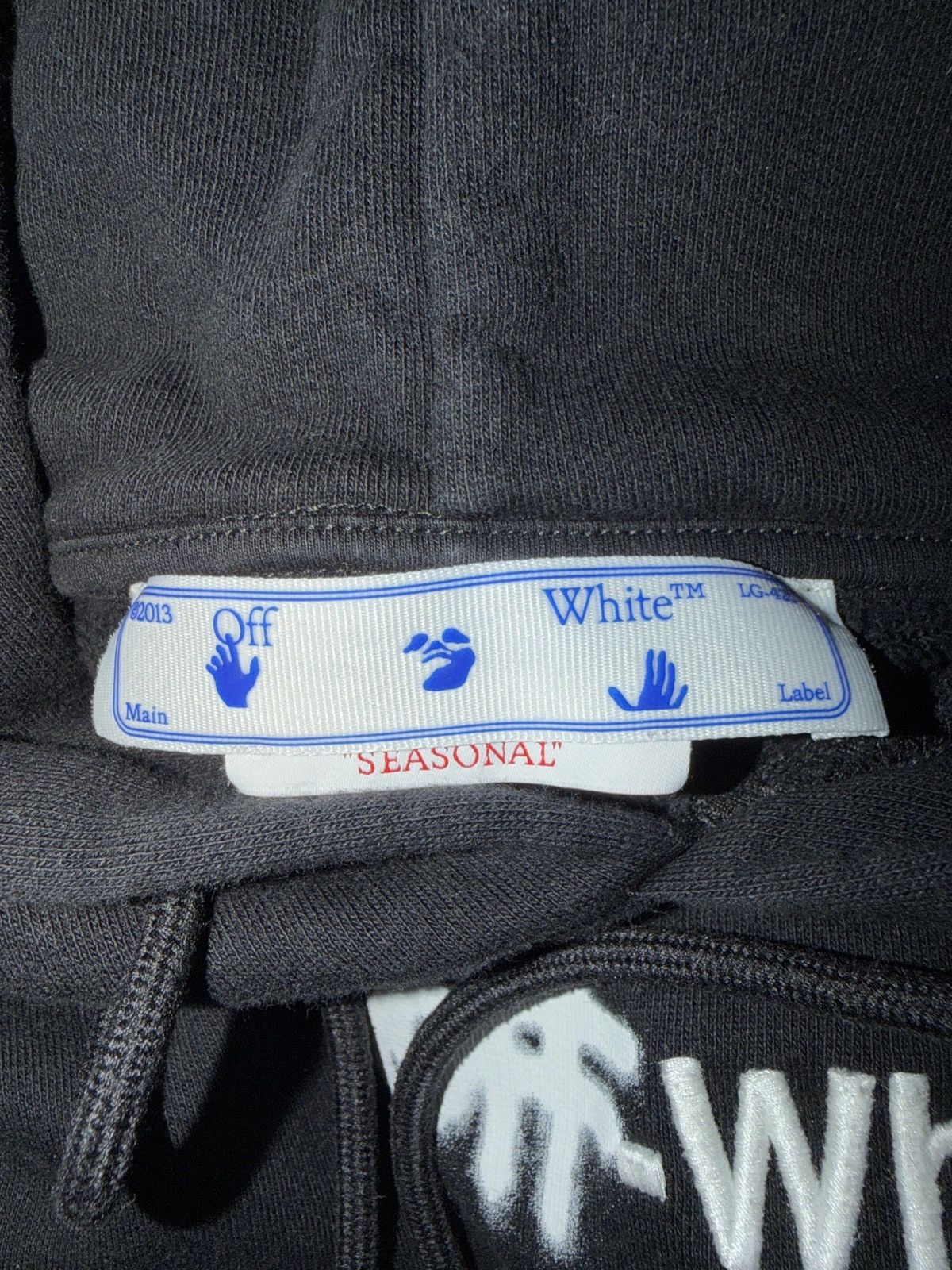 Off-White Off-White Spray Helvetica Hoodie Size US S / EU 44-46 / 1 - 6 Thumbnail