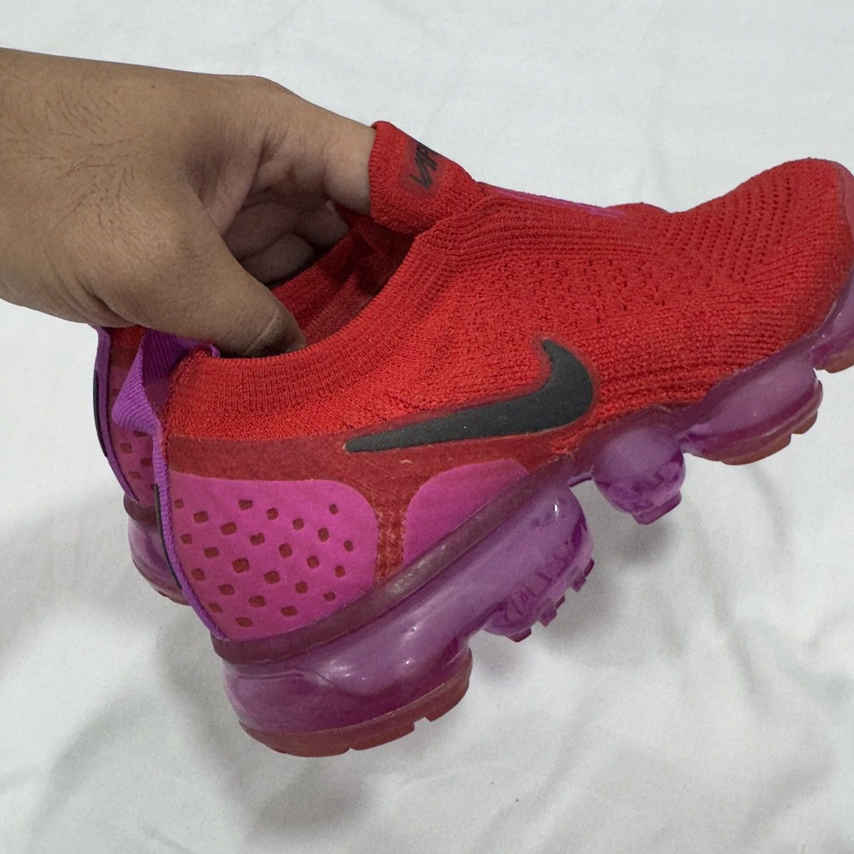 Nike Nike Womens Air Vapormax Moc 2 University Red Fuchsia Blast Size US 6 / IT 36 - 12 Thumbnail