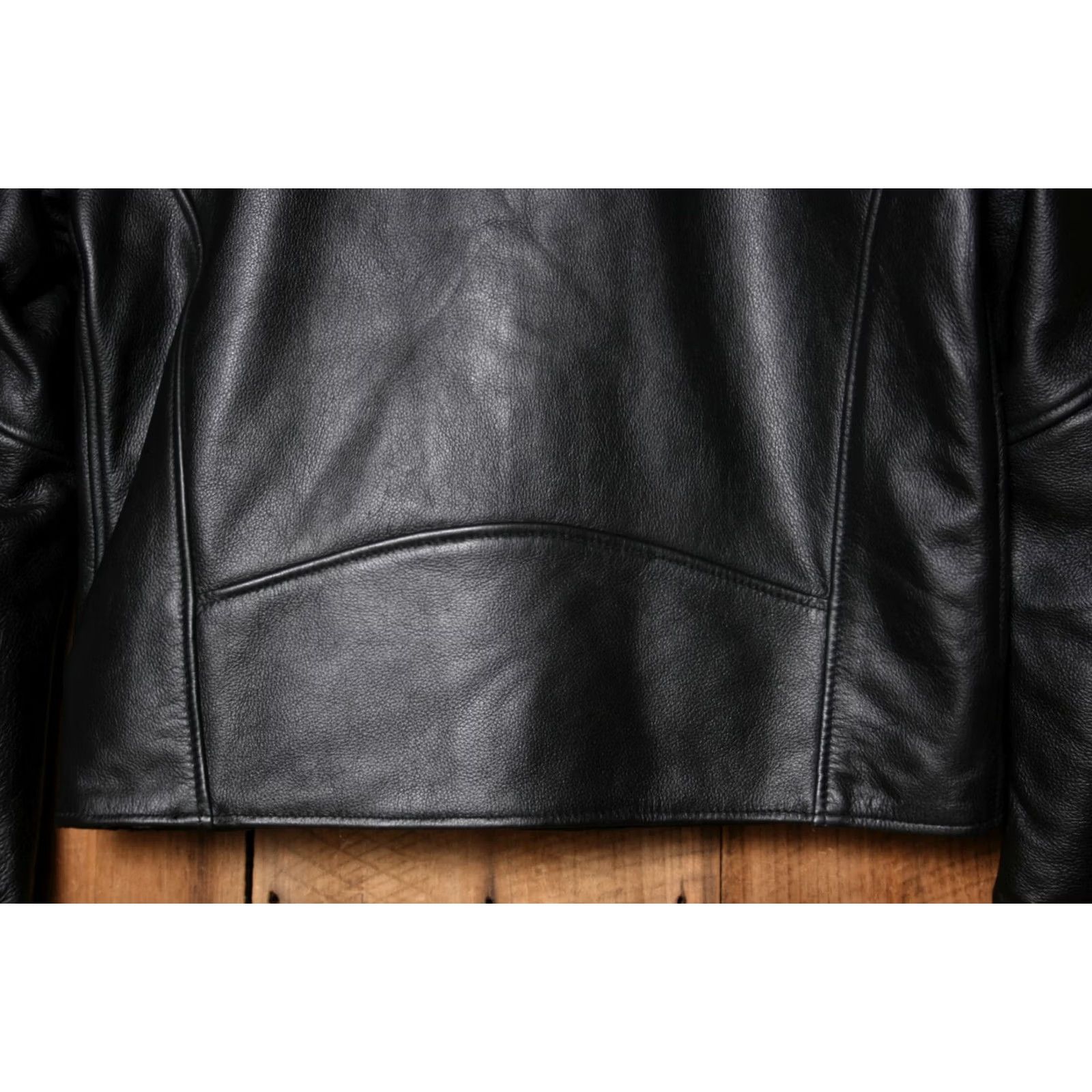 Vintage THE ALLEY CHICAGO Black Leather Motorcycle Biker Jacket Men's Sz. S (Fits S/M) Jacket Mens Leather Biker Zip Belted Quilt Lined Lightly Insulated Size US S / EU 44-46 / 1 - 7 Thumbnail