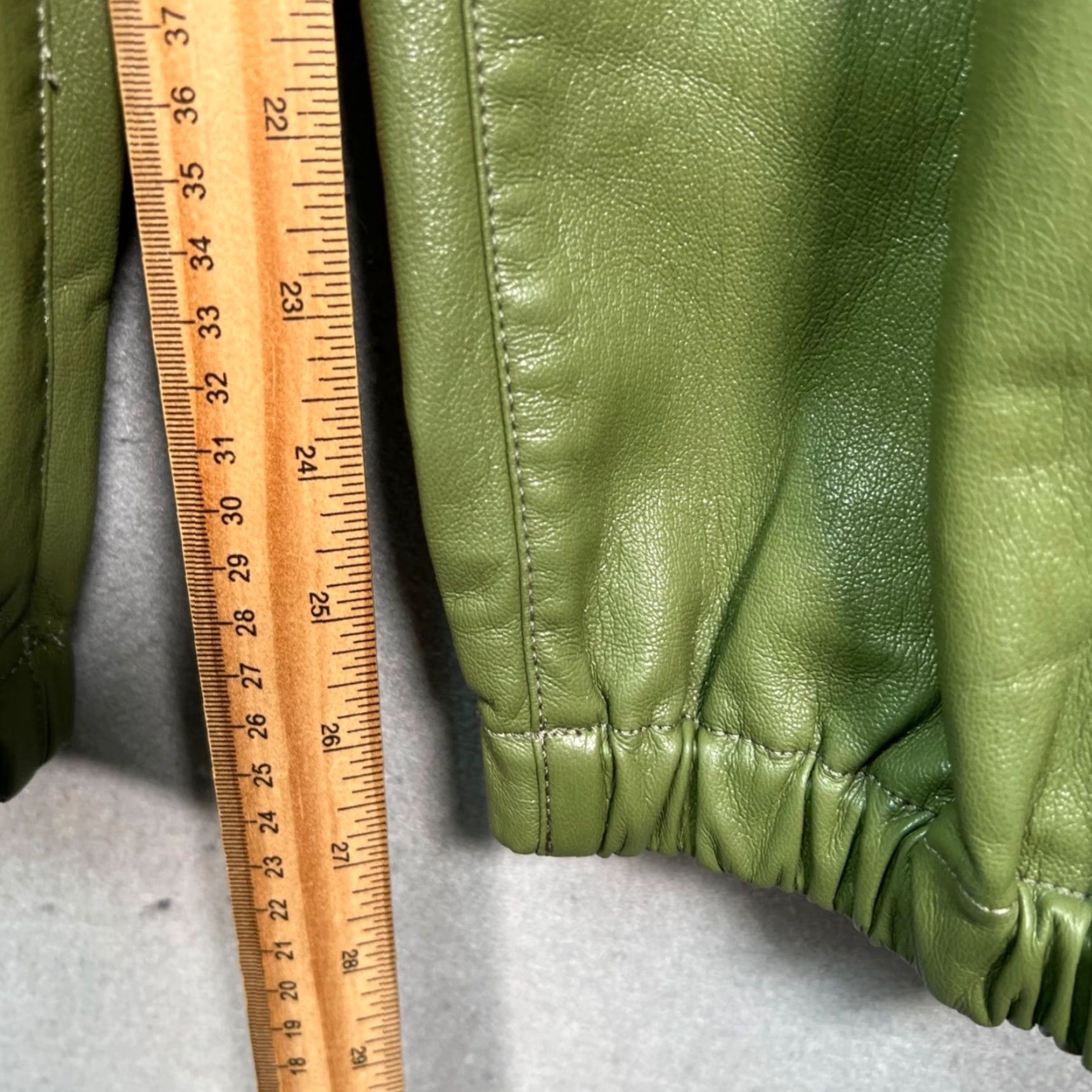 Vintage Wilfred Cargo Joggers Womens Medium Green Faux Leather Polyester Polyurethane Tapered 28in Inseam High Rise Slim Casual Pants Mens Womens Girls Size 32" / US 10 / IT 46 - 7 Thumbnail