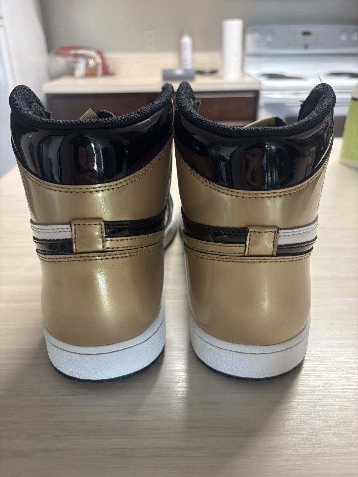 Jordan Brand Jordan 1 High Patent Gold Toe Size US 13 / EU 46 - 4 Thumbnail