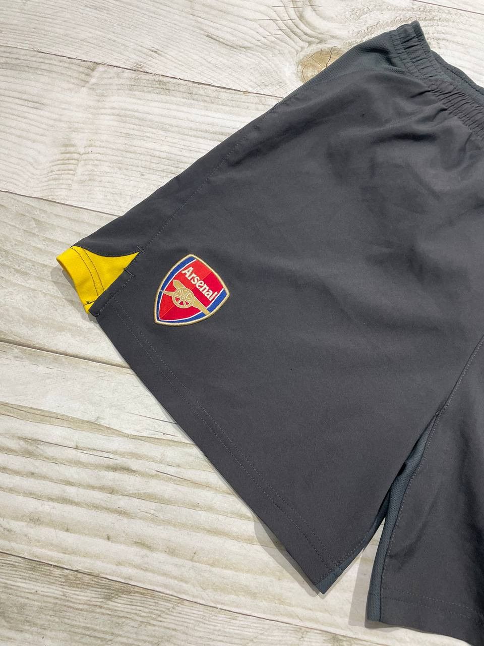 Nike Vintage Nike Arsenal 2005 2006 Away Football Soccer Shorts Size US 30 / EU 46 - 2 Thumbnail