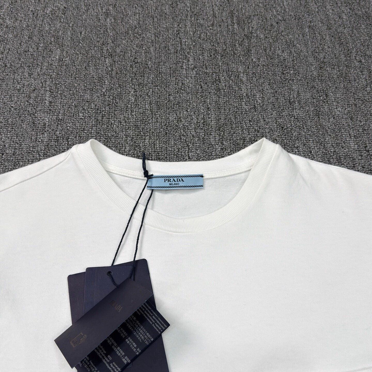 Prada Prada white triangle logo pocket short-sleeve M like new Size US M / EU 48-50 / 2 - 3 Thumbnail