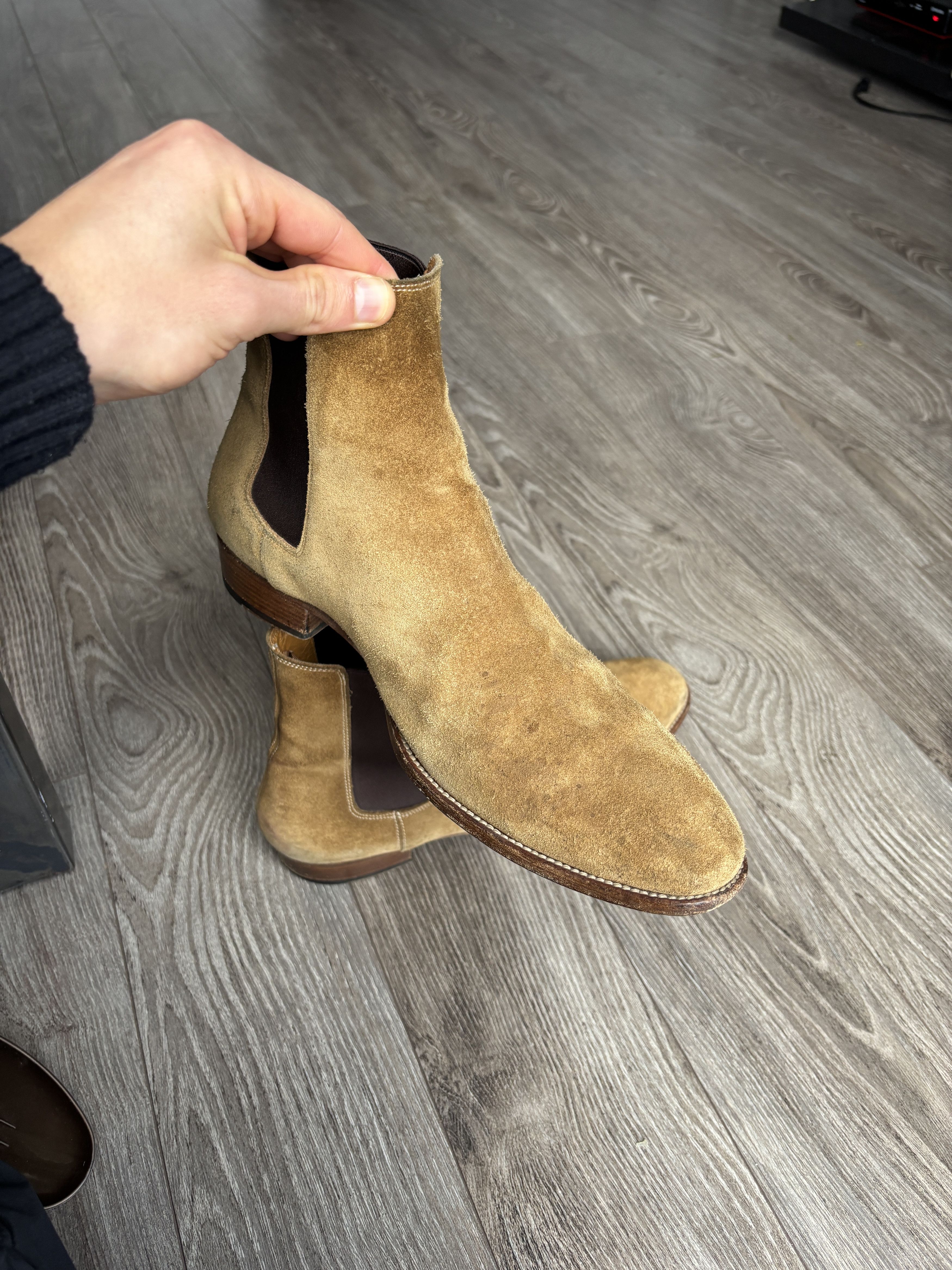 Saint laurent nino crepe sole suede chelsea boot deals
