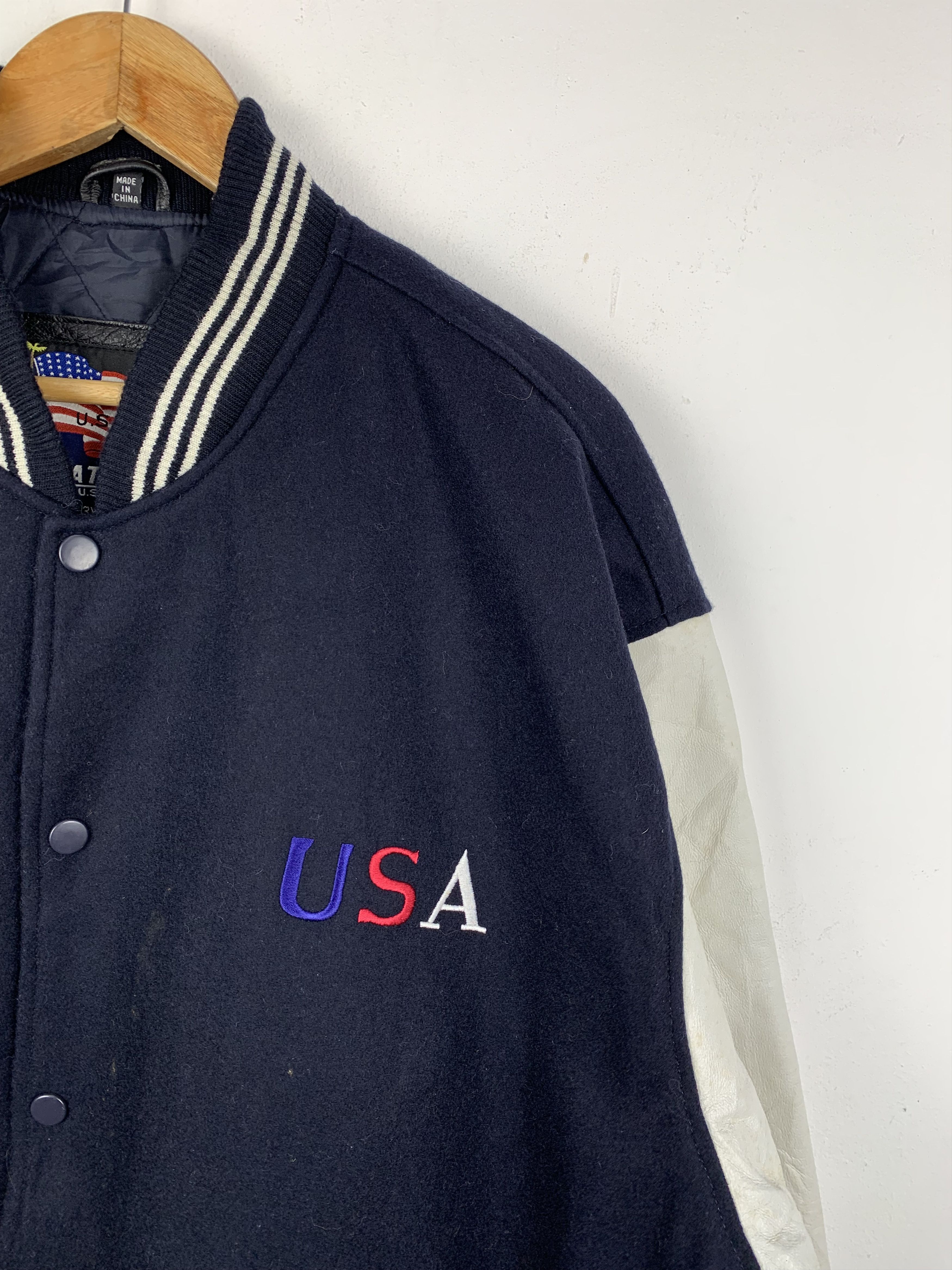Vintage Vintage American Flag Sleeve Leather Varsity Jacket V0528 Size US XXL / EU 58 / 5 - 8 Thumbnail