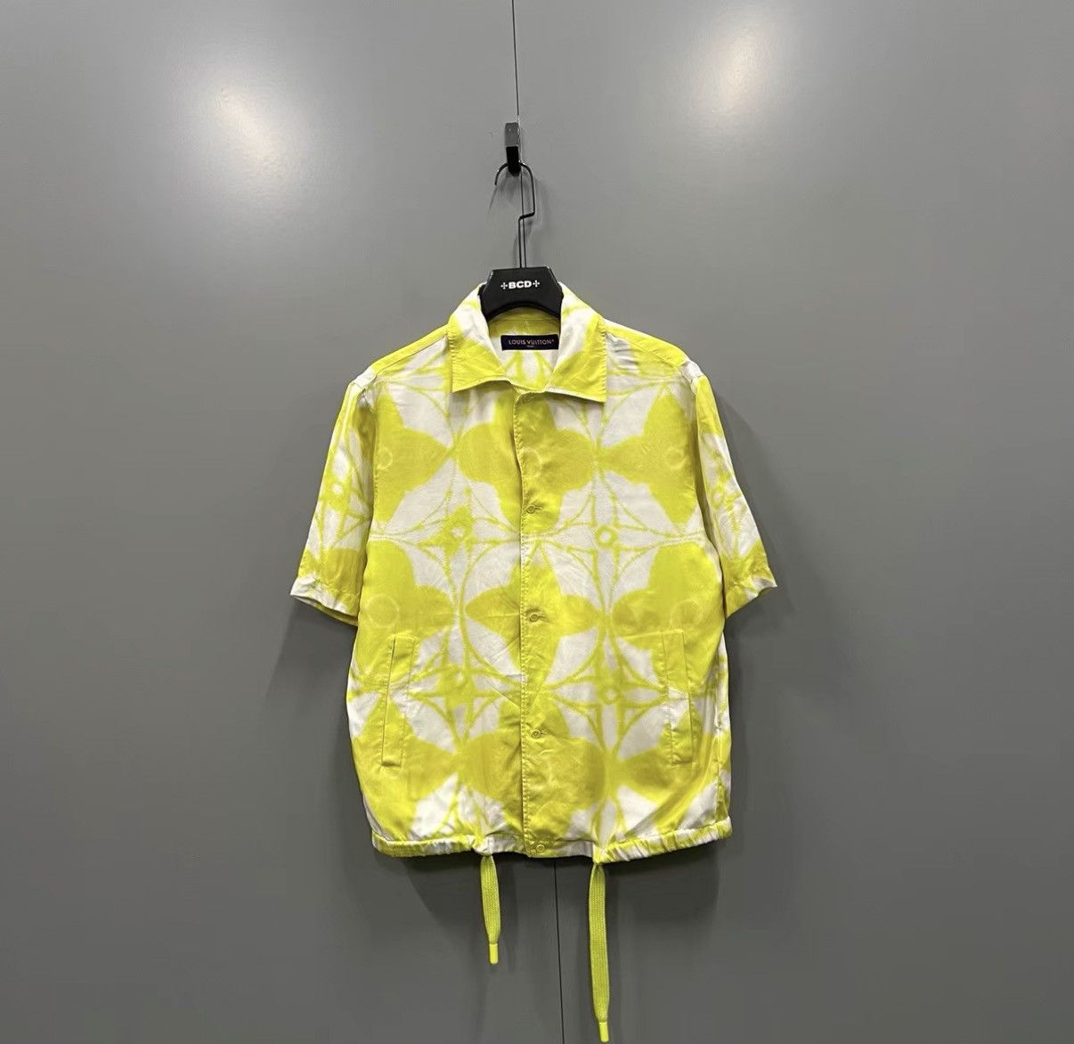 Louis Vuitton Louis Vuitton Monogram Print Short-sleeve Shirt J41 Size XS / US 0-2 / IT 36-38 - 1 Thumbnail
