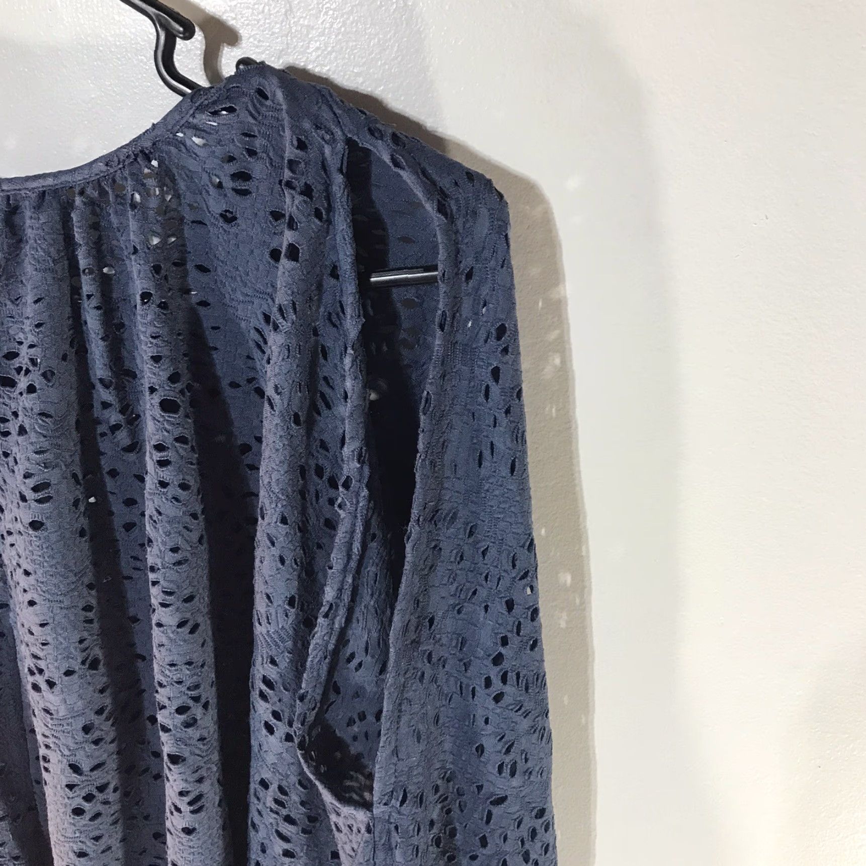 Vince Camuto Vince Camuto Blue Sheer Cold Shoulder Blouse Womens Size M Size M / US 6-8 / IT 42-44 - 2 Thumbnail