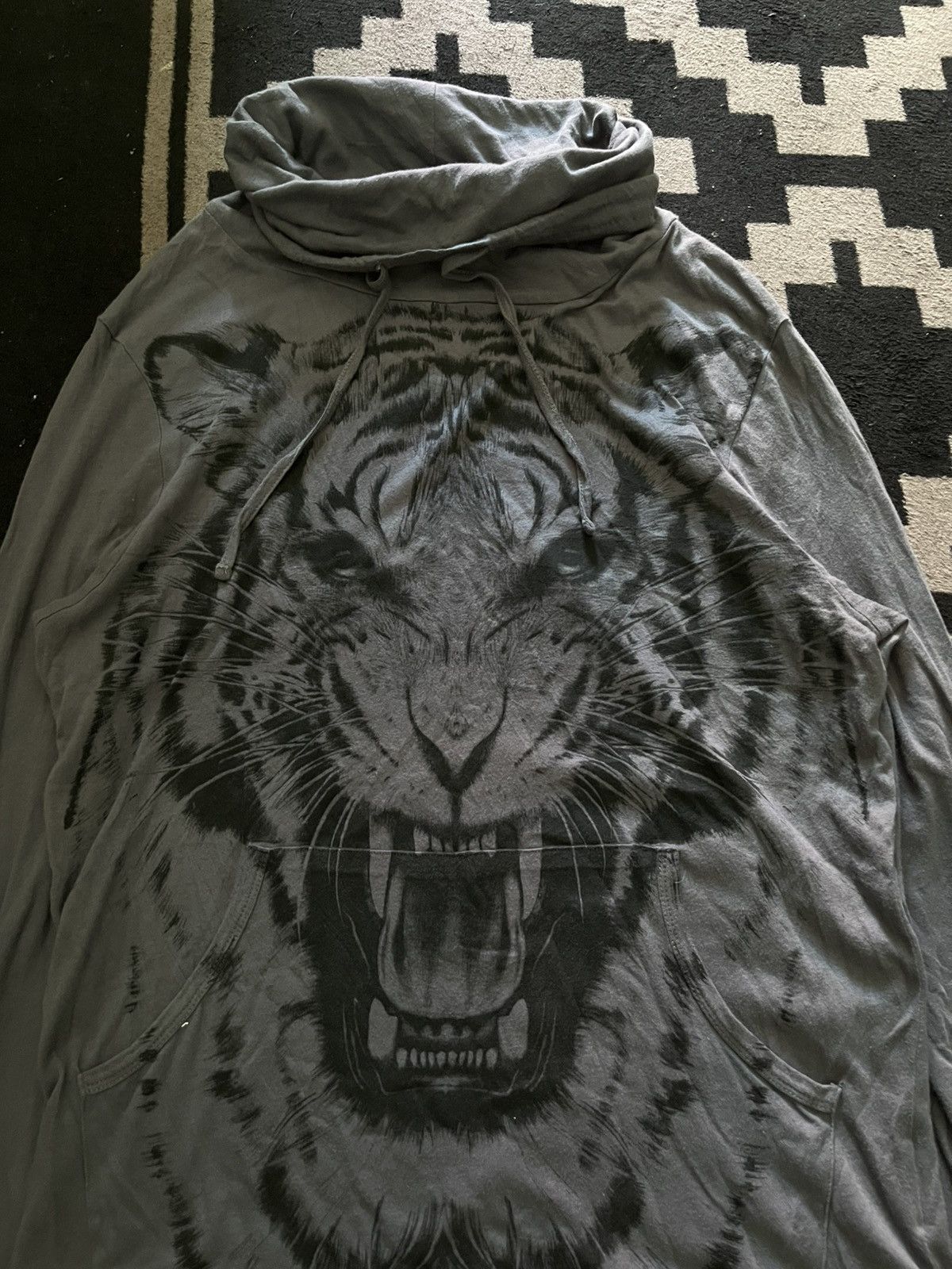Hysteric Glamour Vintage crafted tiger print turtle neck sweatshirt Size US M / EU 48-50 / 2 - 2 Thumbnail