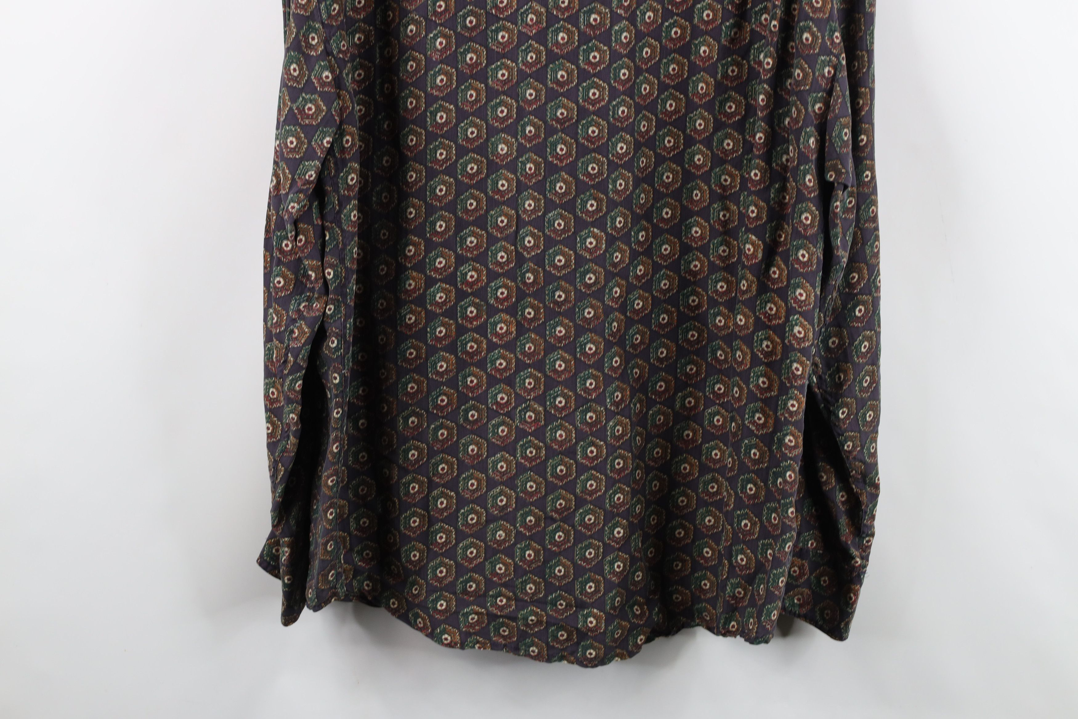 Vintage Vintage 90s Streetwear Faded Geometric Baggy Button Shirt Size US M / EU 48-50 / 2 - 12 Thumbnail