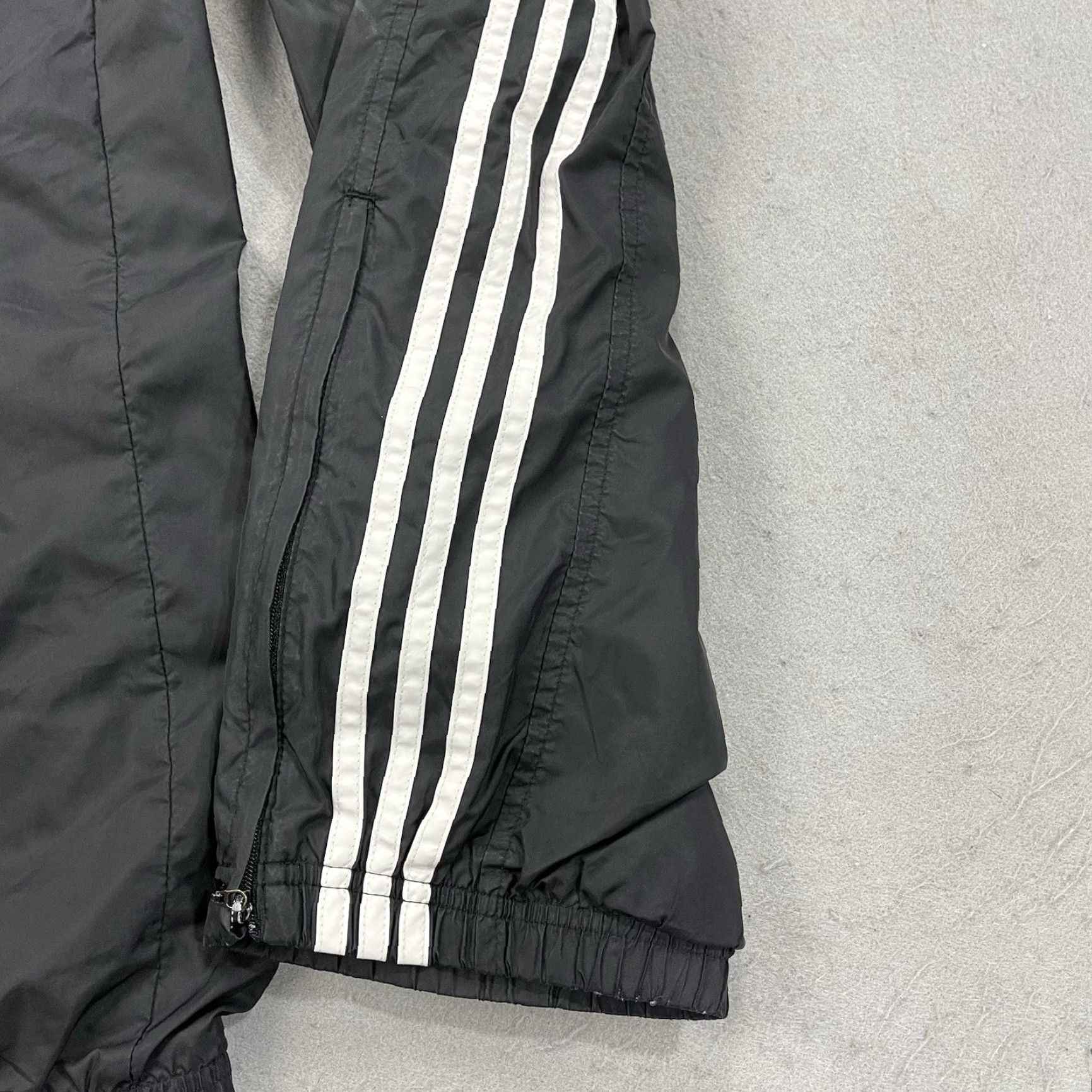 Adidas VINTAGE adidas Track Pants Mens M Black White Striped Zip Cuff Soccer 90s Athleisure Pockets Elastic Waist Lined Nylon Polyester Nylon/Polyester Size US 31 - 4 Thumbnail