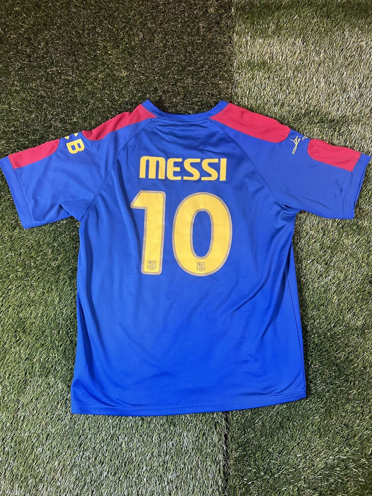 Vintage Vintage Y2K F.C Barcelona Messi Soccer Premier Club Jersey Size US M / EU 48-50 / 2 - 1 Thumbnail
