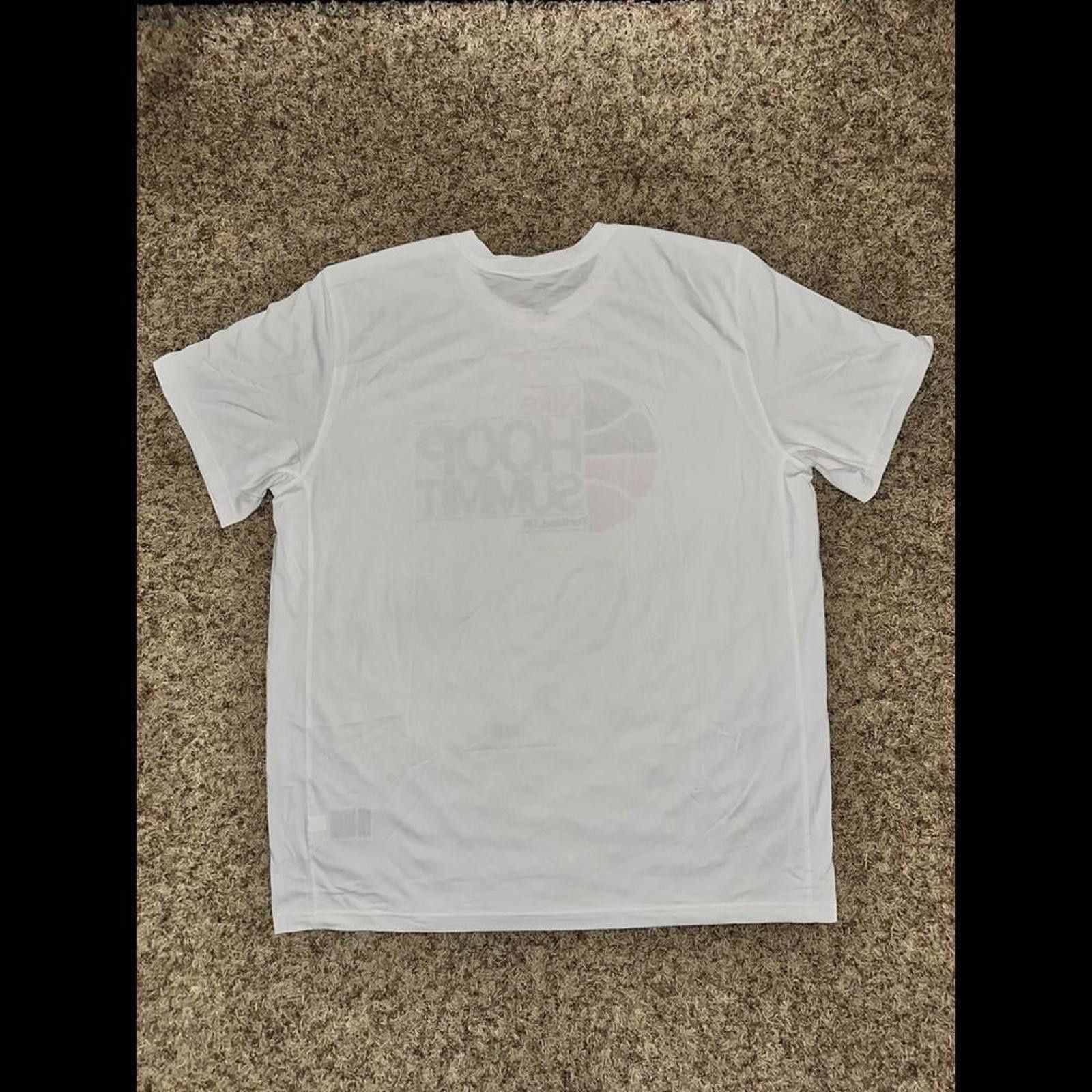 Nike Mens Nike Hoops Summit White Short Sleeve Graphic Basketball T-Shirt Size US XXL / EU 58 / 5 - 4 Thumbnail