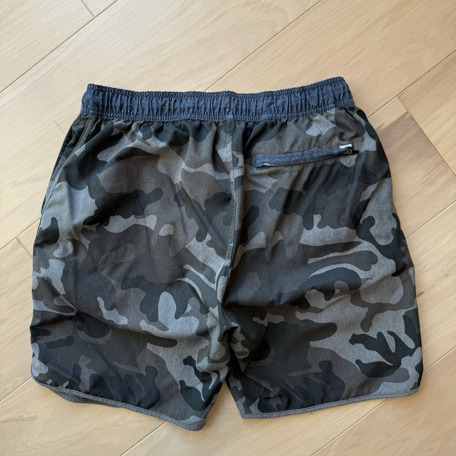 Vuori Vuori Banks Shorts Large Black Camo Lightweight Workout Size US 32 / EU 48 - 7 Thumbnail