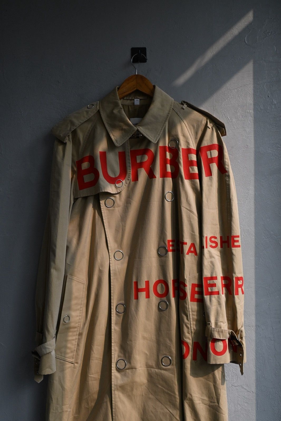 Burberry Burberry SS19 by R. Tisci horseferry garbadine trench coat Size US M / EU 48-50 / 2 - 12 Thumbnail