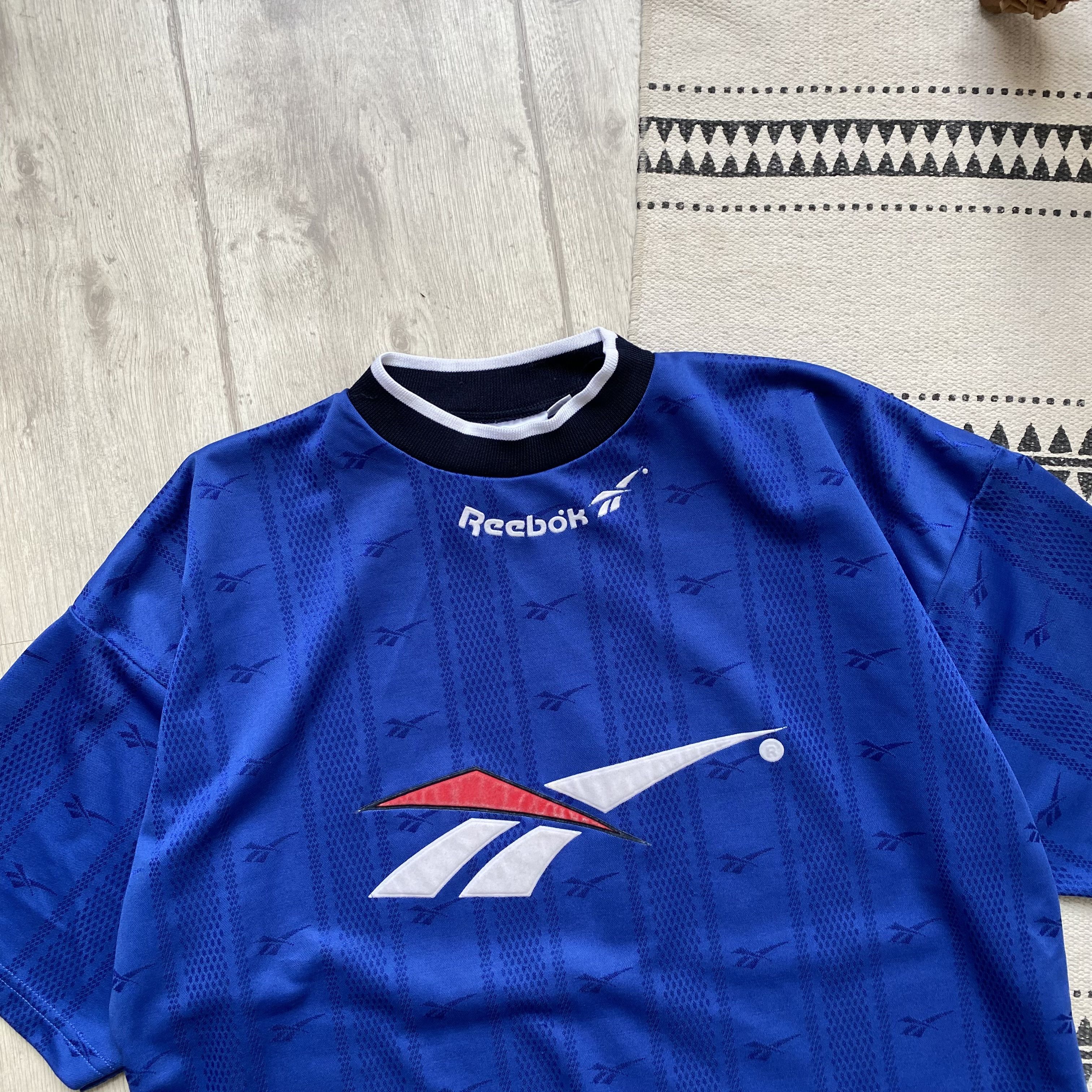 Reebok ⚽️ 90s Vintage Reebok Blokcore Centr logo tee jersey style Size US M / EU 48-50 / 2 - 3 Thumbnail