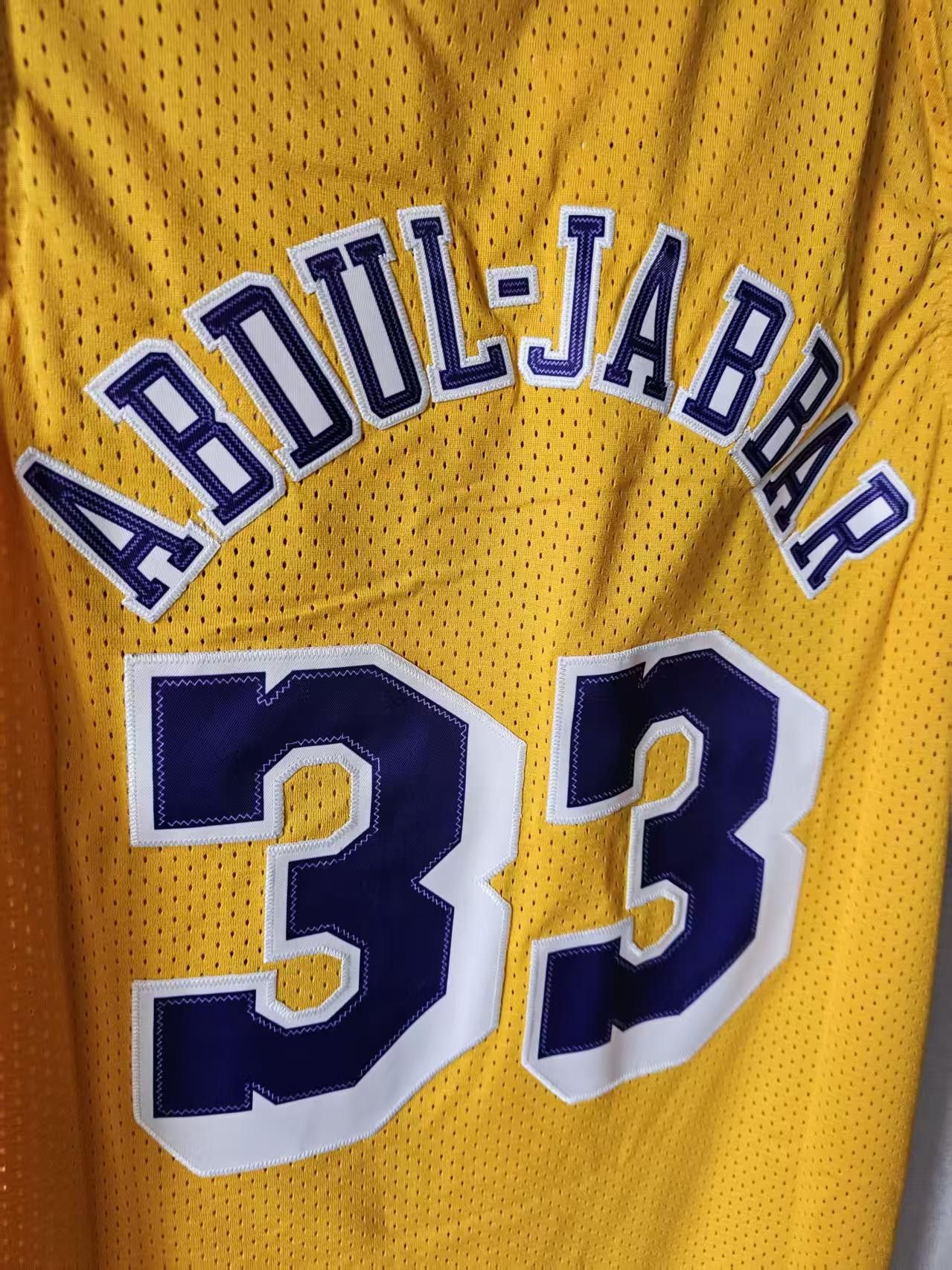 NBA Lakers #33 Abdul-Jabbar Jersey Yellow Size US XL / EU 56 / 4 - 5 Thumbnail