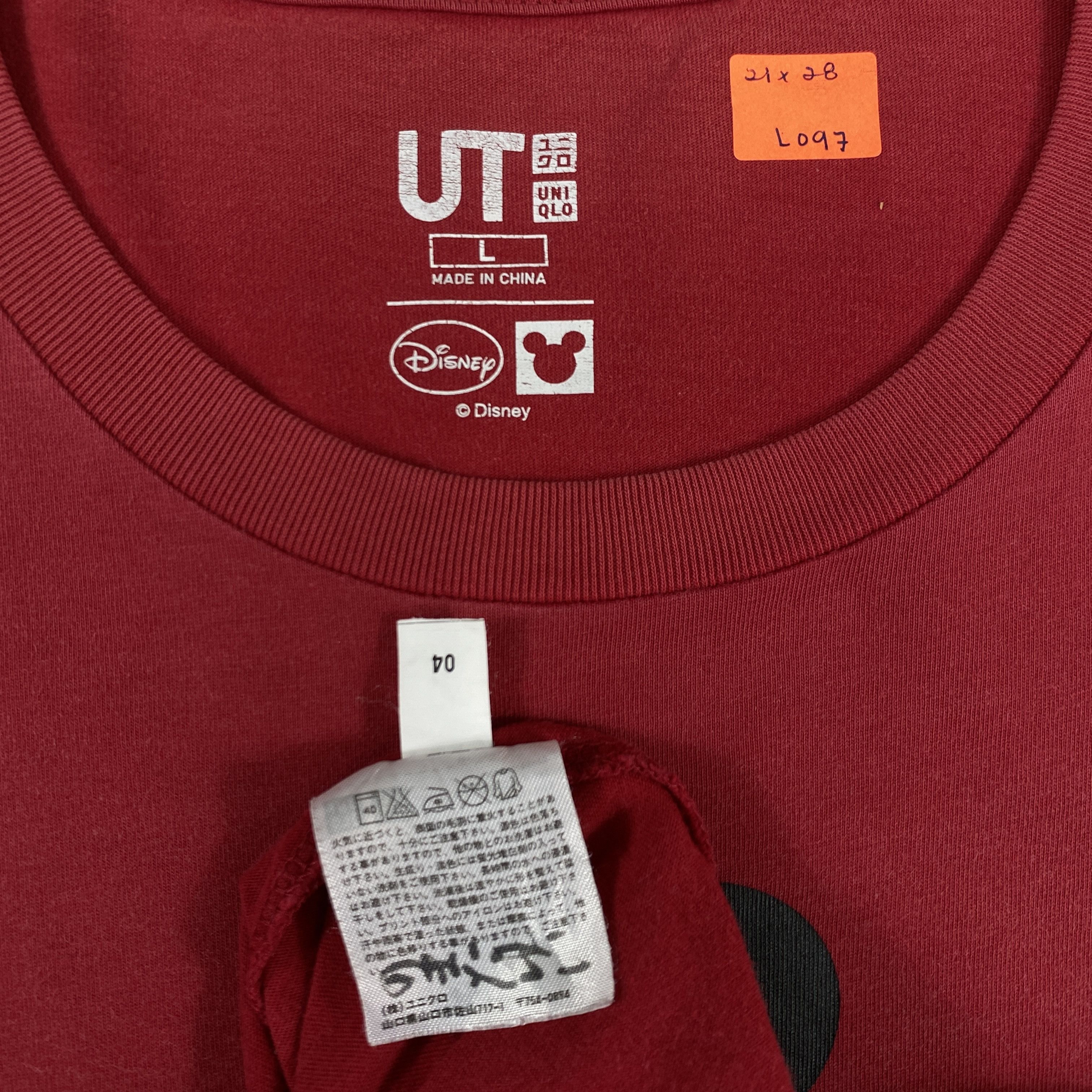 Disney Disney x UNIQLO “Mickey Plays” Medium T-Shirt - L097 Size US M / EU 48-50 / 2 - 5 Thumbnail