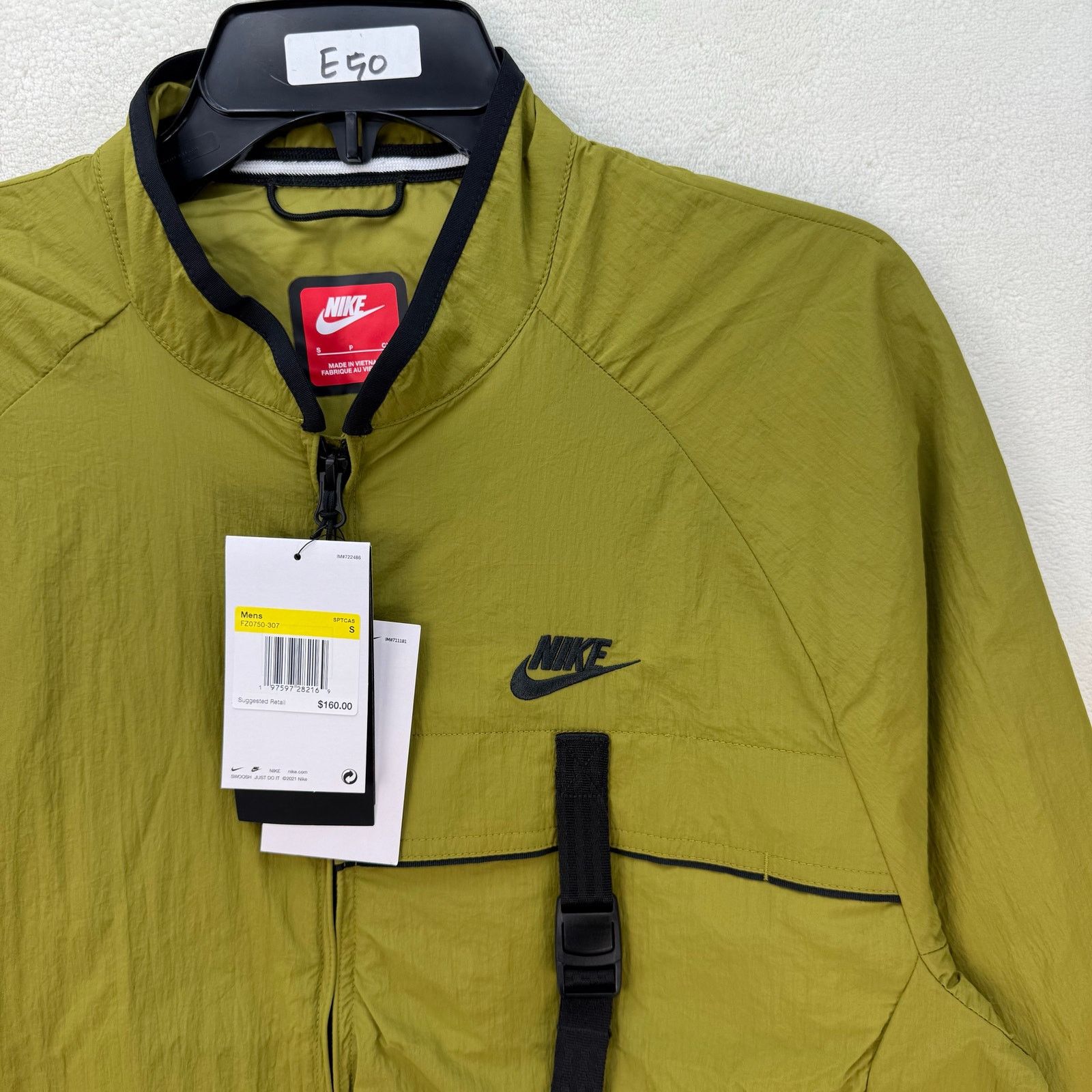 Nike NIKE TECH WOVEN JACKET MEN'S SMALL GREEN FZ0750-307 Size US S / EU 44-46 / 1 - 2 Thumbnail