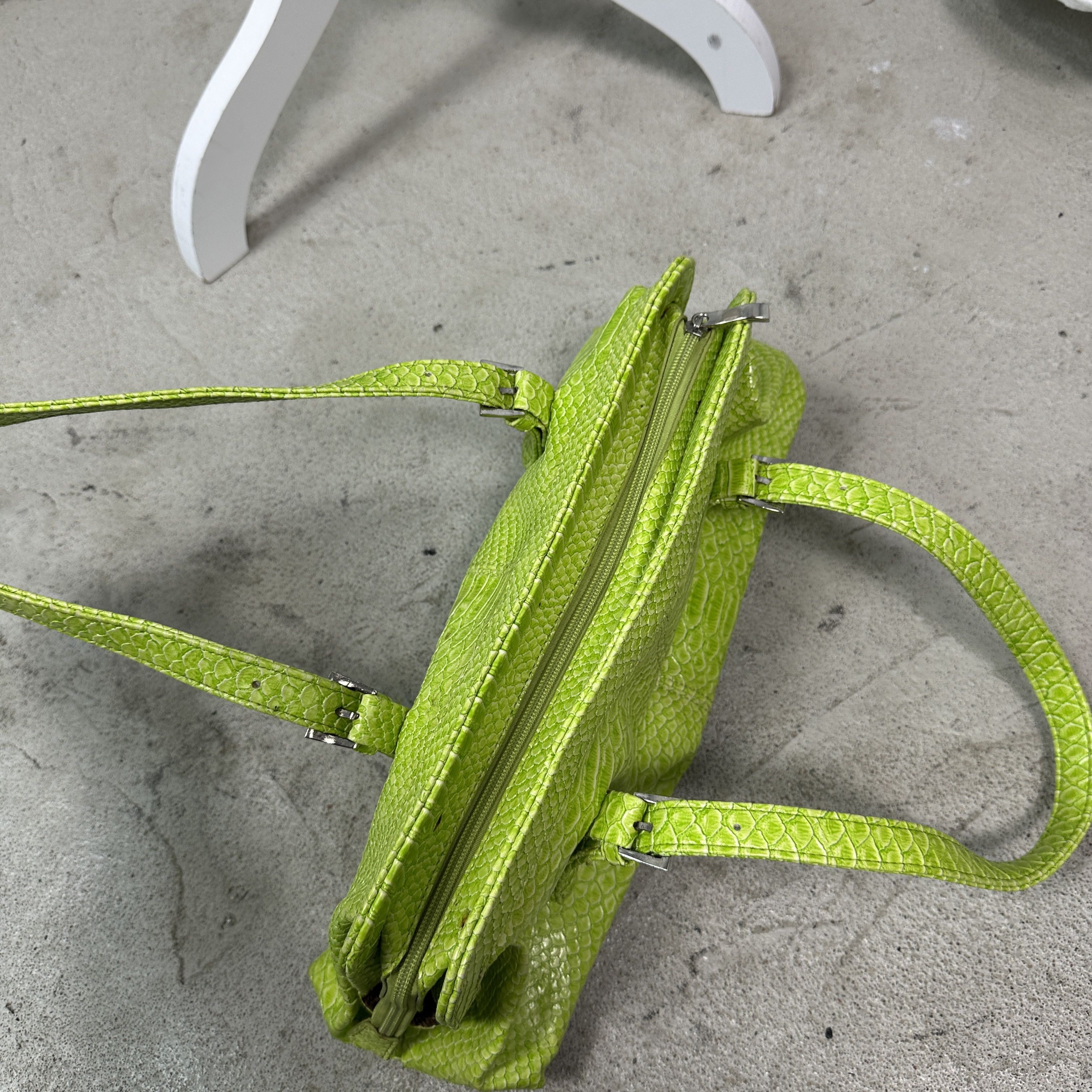Vintage Vintage Avant Garde Croco Neon Green Shoulder Bag Y2K Size ONE SIZE - 8 Thumbnail