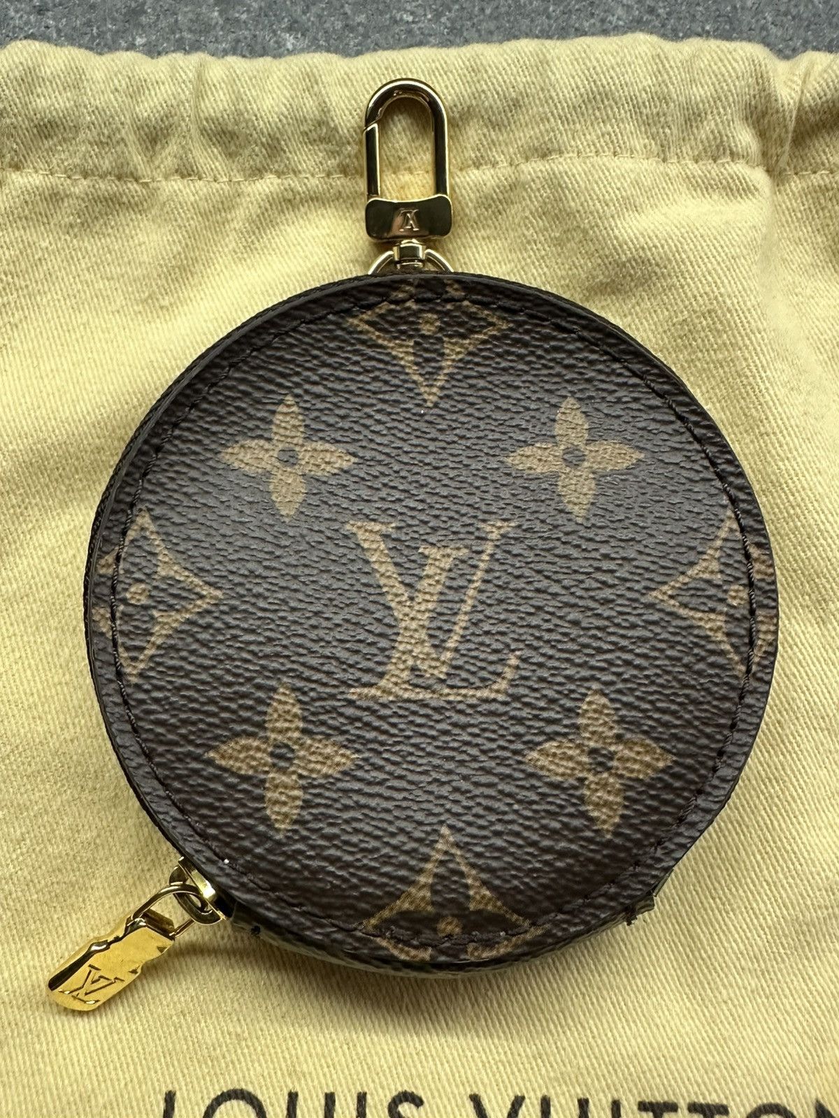 Louis Vuitton Louis Vuitton Multi Pochette Monogram Rare Round Coin Purse Size ONE SIZE - 6 Thumbnail