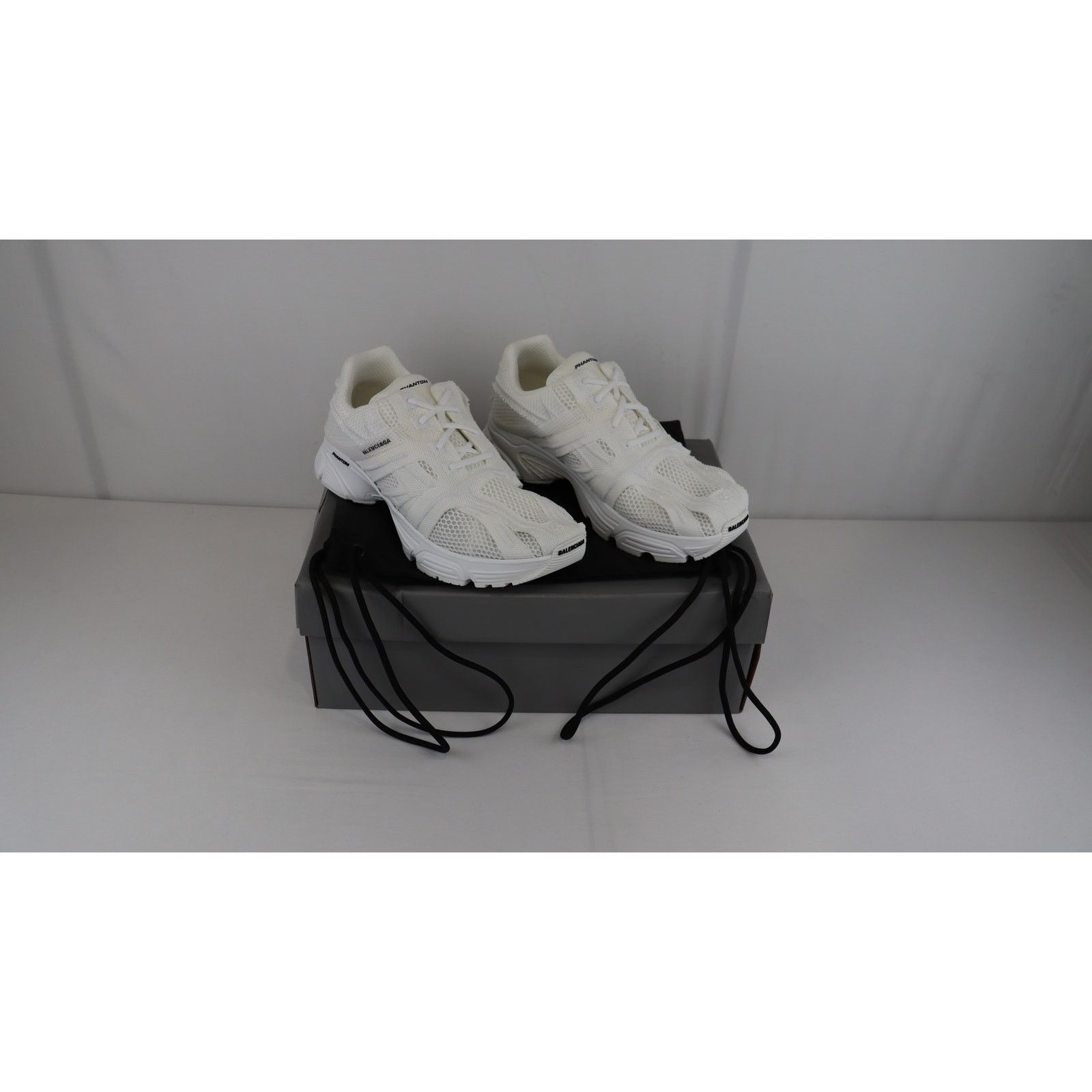 Balenciaga o1rshd1 Q:2 / Monocolor Fabric / Mesh Phantom Sneakers White Size US 13 / EU 46 - 9 Thumbnail