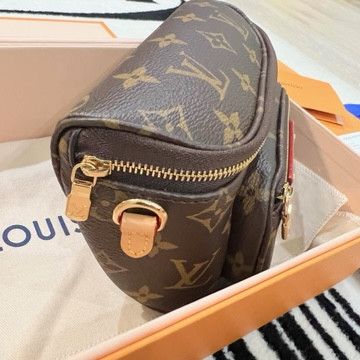 Louis Vuitton Authentic Brand New Louis Vuitton Mini Bumbag Size ONE SIZE - 4 Thumbnail