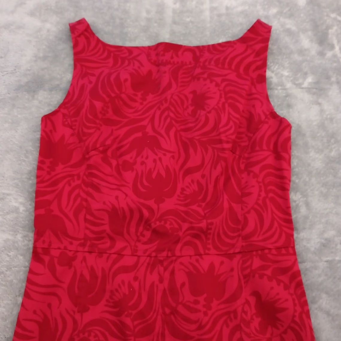 Express EXPRESS Dress Knee Length Red Floral Stretch Sleeveless Zip 2 Women Sheath - Regular Size 2 Size XS / US 0-2 / IT 36-38 - 2 Thumbnail