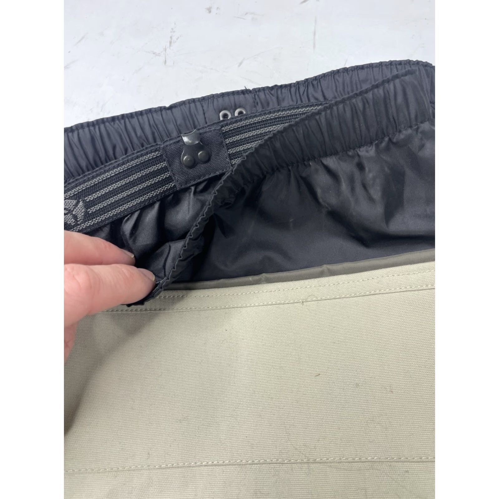 Burton Burton Pants Men L Cargo Beige Nylon Lined Water Resistant Winter Ski Cargo Pocket — (Note: single space separators) Size US 33 - 4 Thumbnail