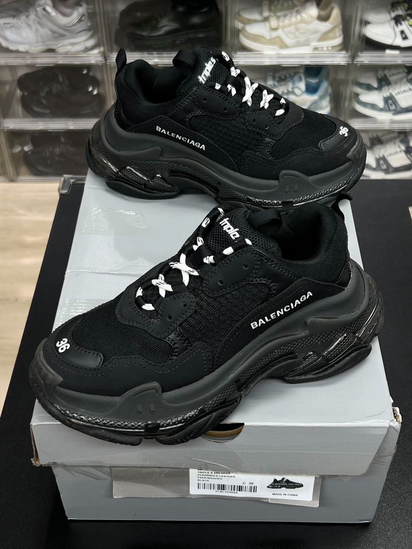 Balenciaga Balenciaga Black Lowtop Sneakers us_6 Women Size US 6 / IT 36 - 1 Thumbnail