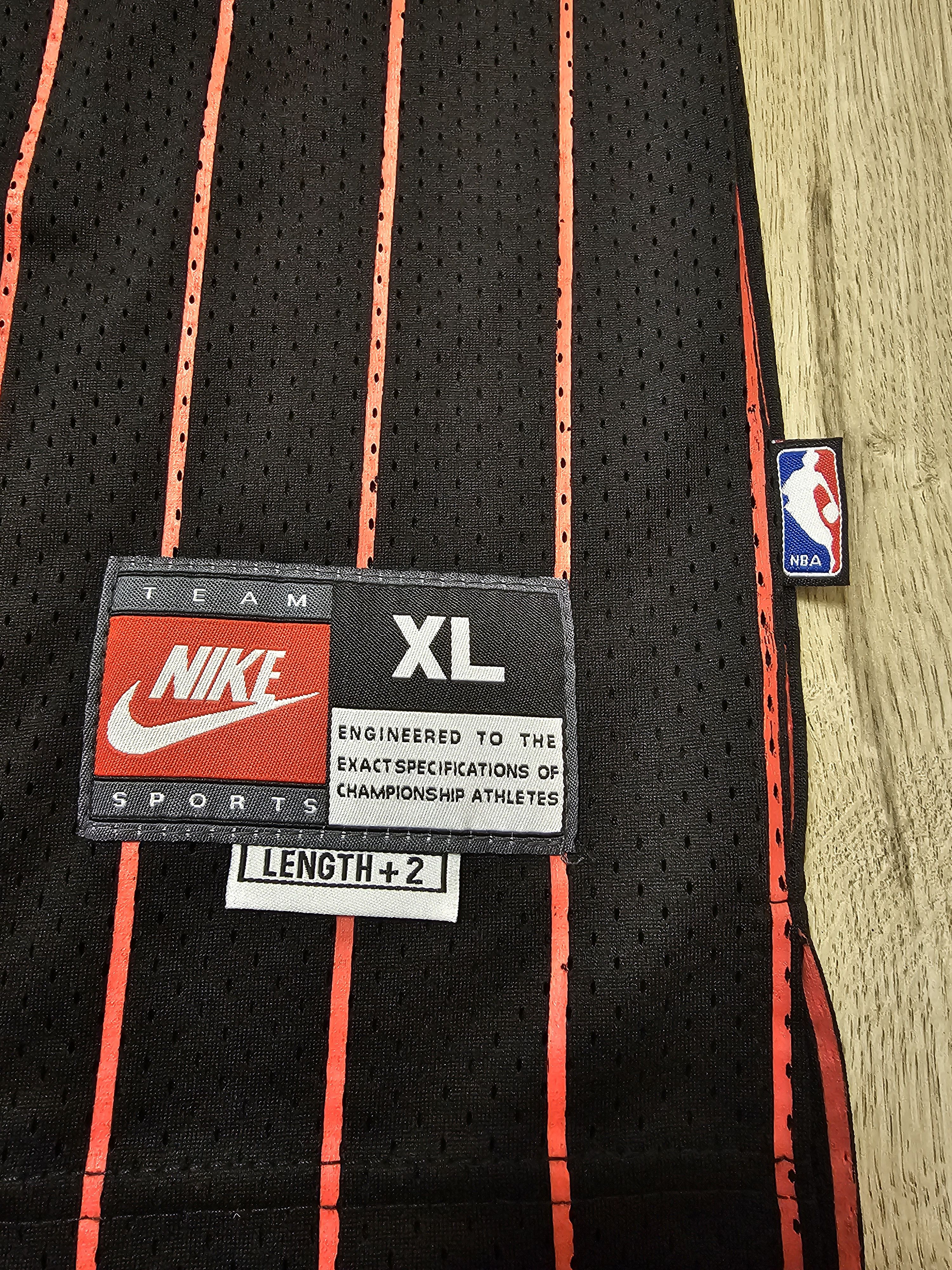 Vintage CHICAGO BULLS NIKE VINTAGE JORDAN JERSEY BASKETBALL SHIRT Size US XL / EU 56 / 4 - 6 Thumbnail