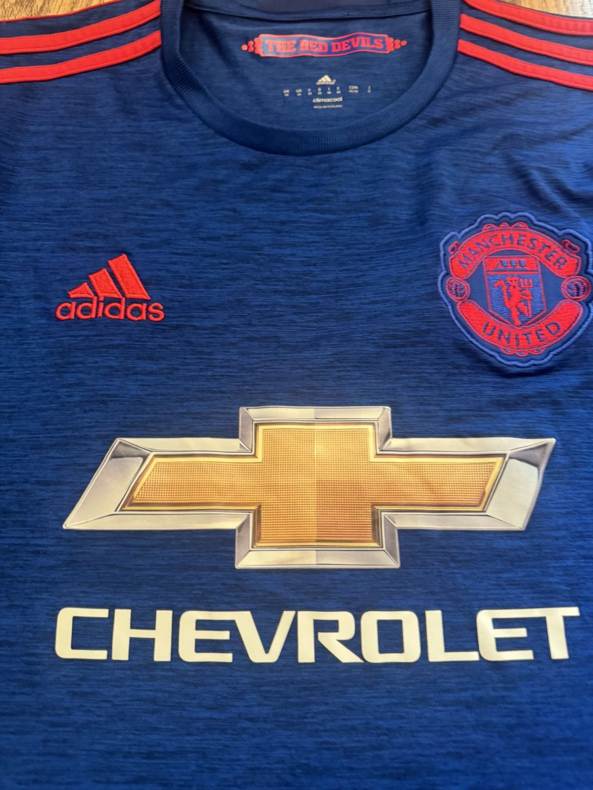 Adidas MANCHESTER UNITED 2016 2017 AWAY SOCCER JERSEY ADIDAS SZ M Size US M / EU 48-50 / 2 - 6 Thumbnail