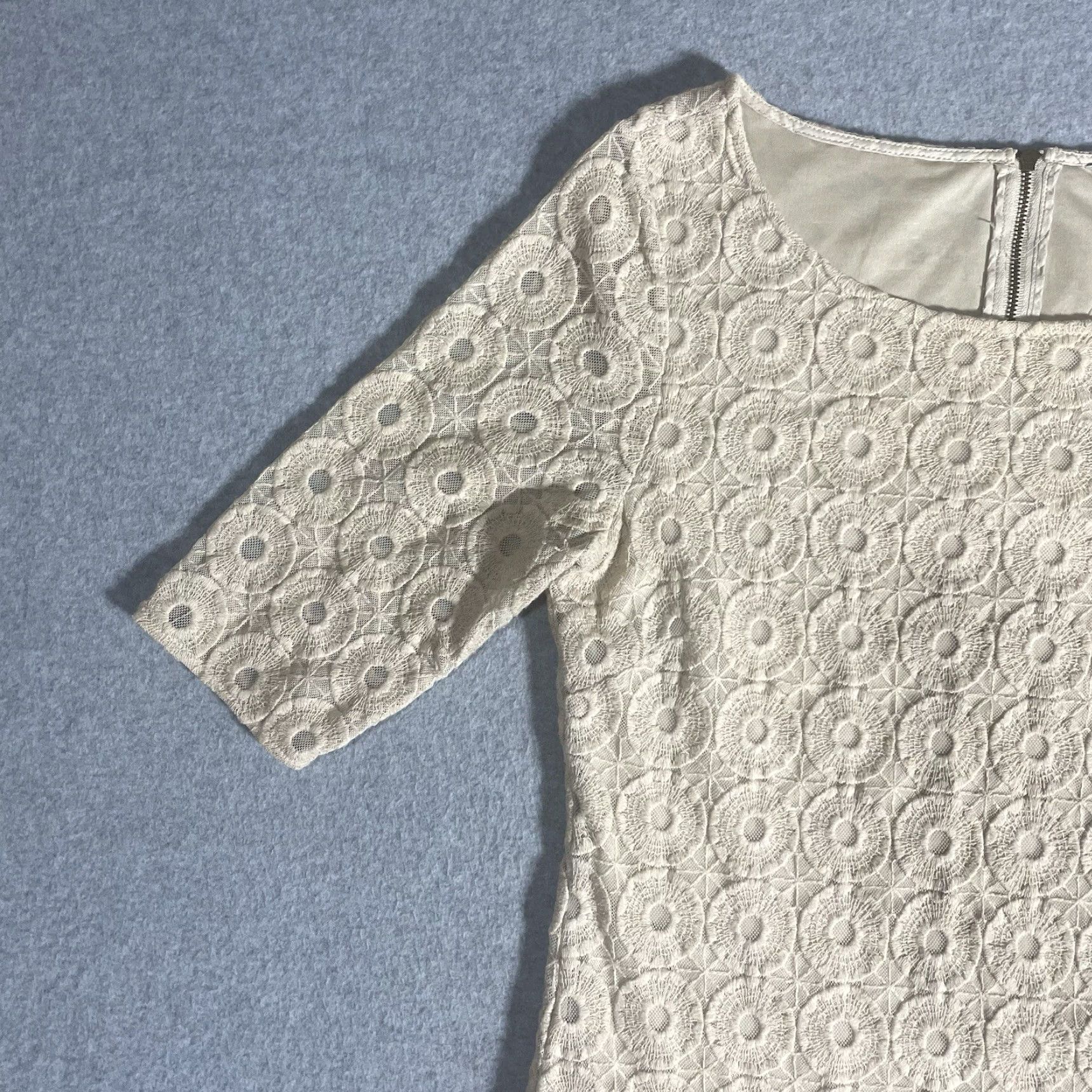 Banana Republic Banana Republic Lace Dress Womens Size 2 Zip Ivory Lace Dress Short Sleeve Lined Evening Cocktail Women's Banana Republic Dress 2 Ivory Lace Size XS / US 0-2 / IT 36-38 - 4 Thumbnail