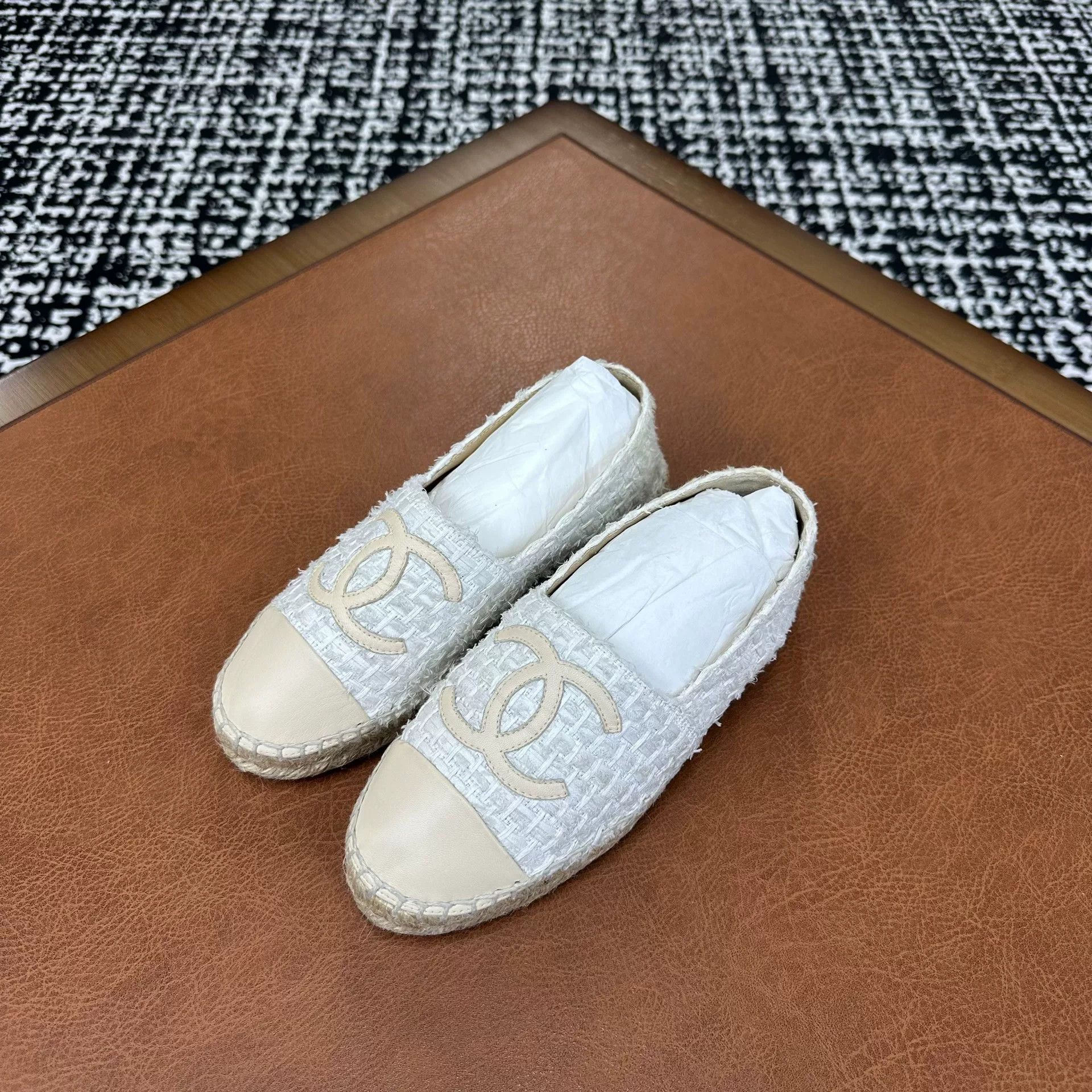 Chanel Chanel Lowtop Sneakers it_35 Women Size US 5 / IT 35 - 1 Thumbnail