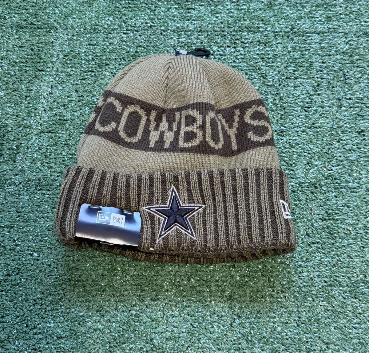 New Era 2025 NFL Salute to Service Dallas Cowboys New Era Knit Cuff Size ONE SIZE - 1 Thumbnail