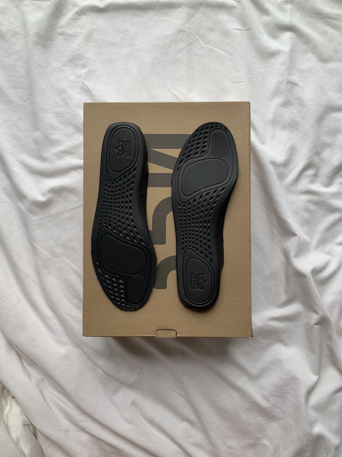 Adidas × Yeezy Adidas Yeezy Boost 350 V2 Bred - US9 Size US 9 / EU 42 - 8 Thumbnail