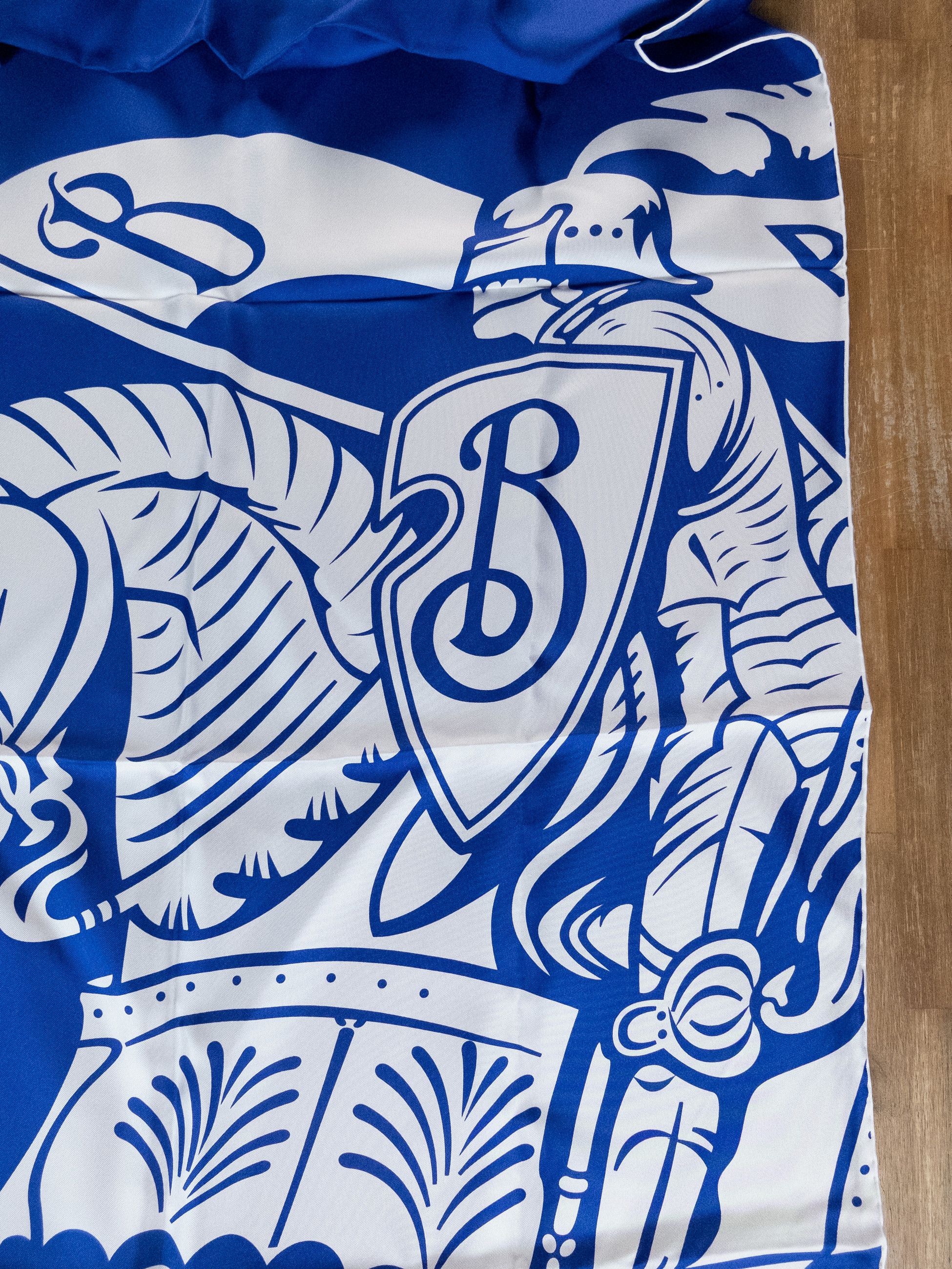 Burberry BURBERRY blue white knight logo print rectangle silk scarf Size ONE SIZE - 4 Thumbnail