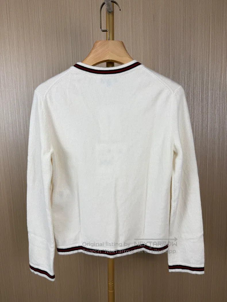 Chanel Chanel 5-character cashmere sweater on the chest Size XS / US 0-2 / IT 36-38 - 2 Thumbnail