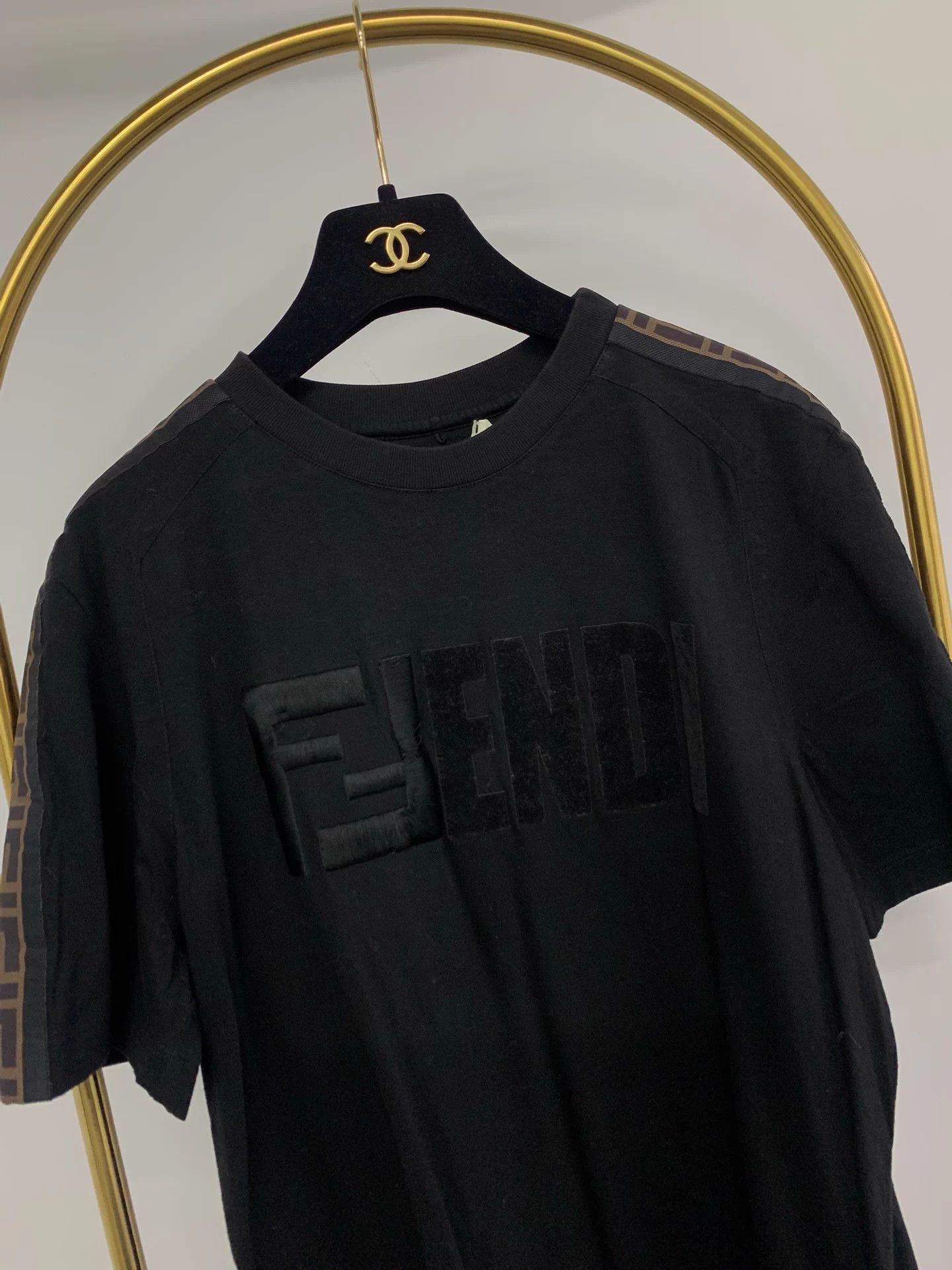 Fendi Fendi side FF print black large logo short tee M unisex new Size US M / EU 48-50 / 2 - 2 Thumbnail