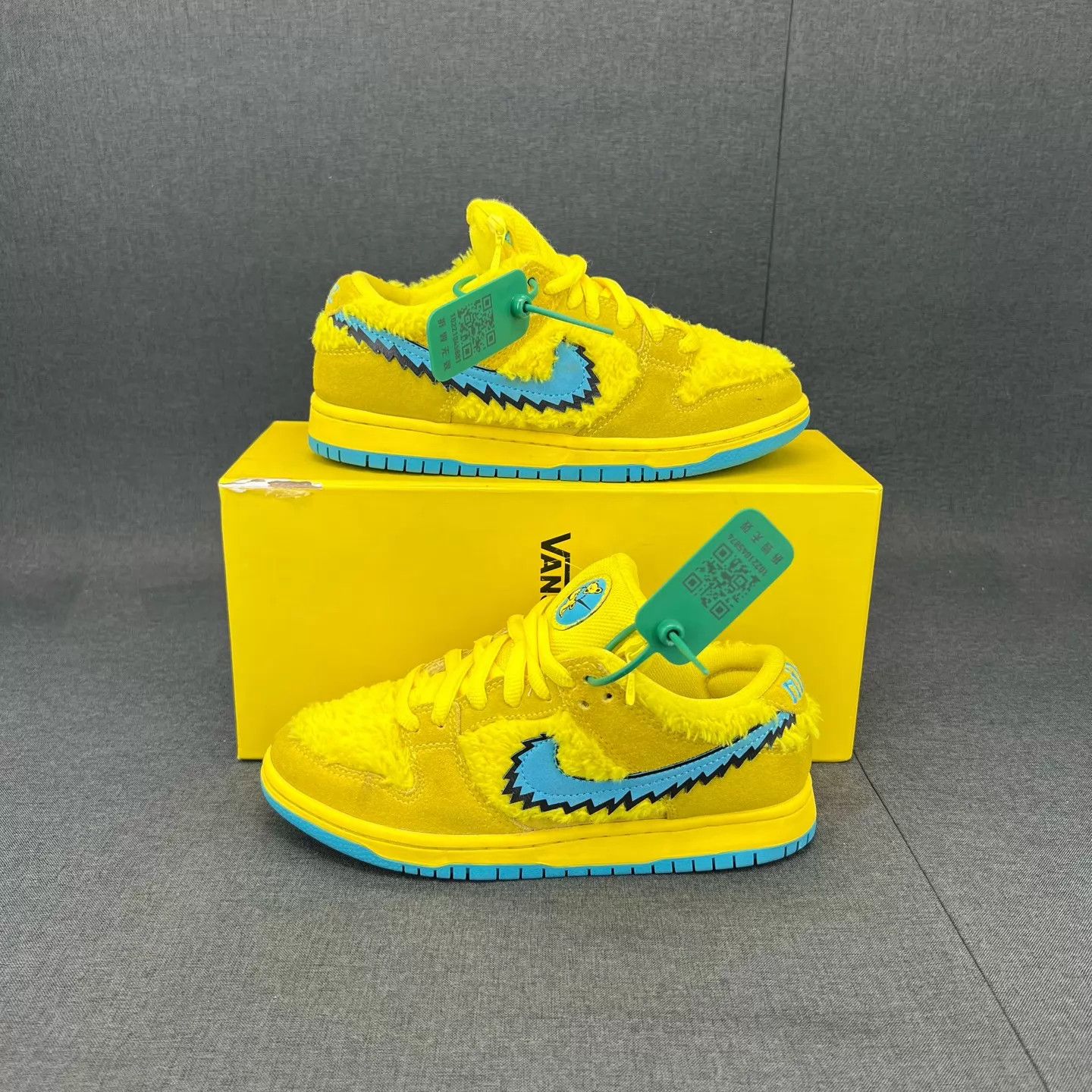 Nike Nike Dunk SB Yellow Dancing Bear 37.5 Worn 2x Boxed Size US 7 / IT 37 - 2 Thumbnail