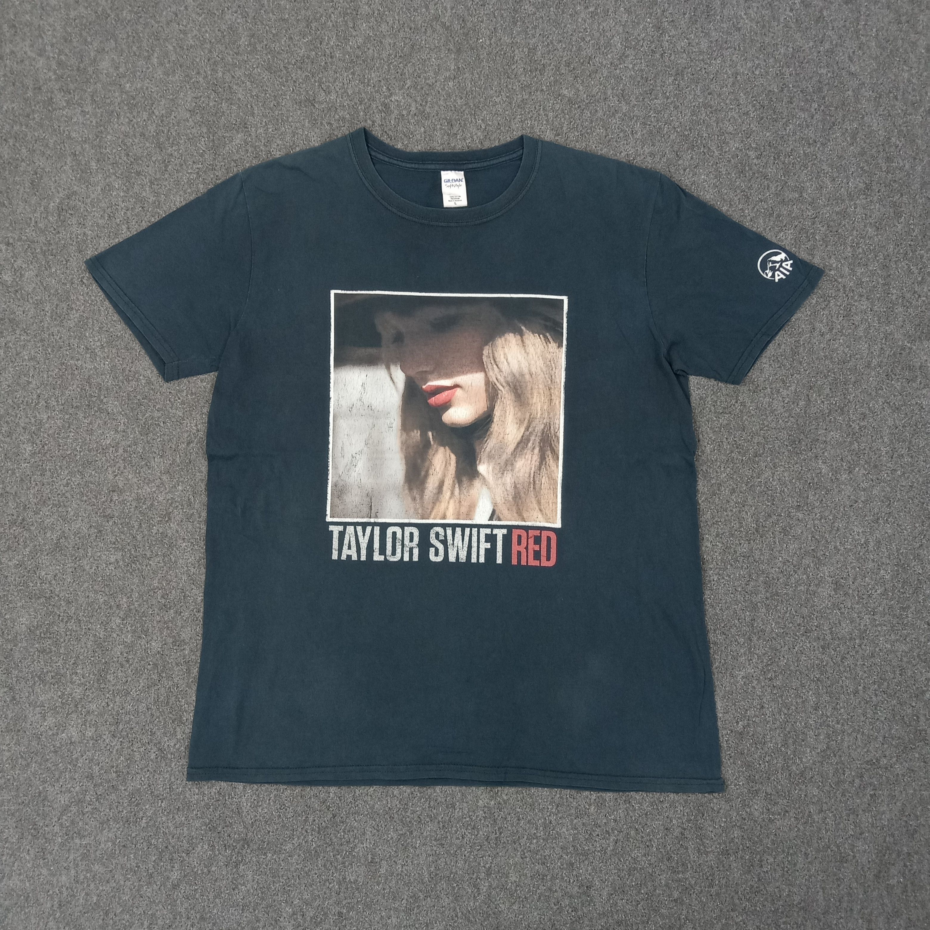 Band Tees Taylor Swift Red Solo Singer Tour Photo Tshirt C259N45 Size US L / EU 52-54 / 3 - 1 Thumbnail
