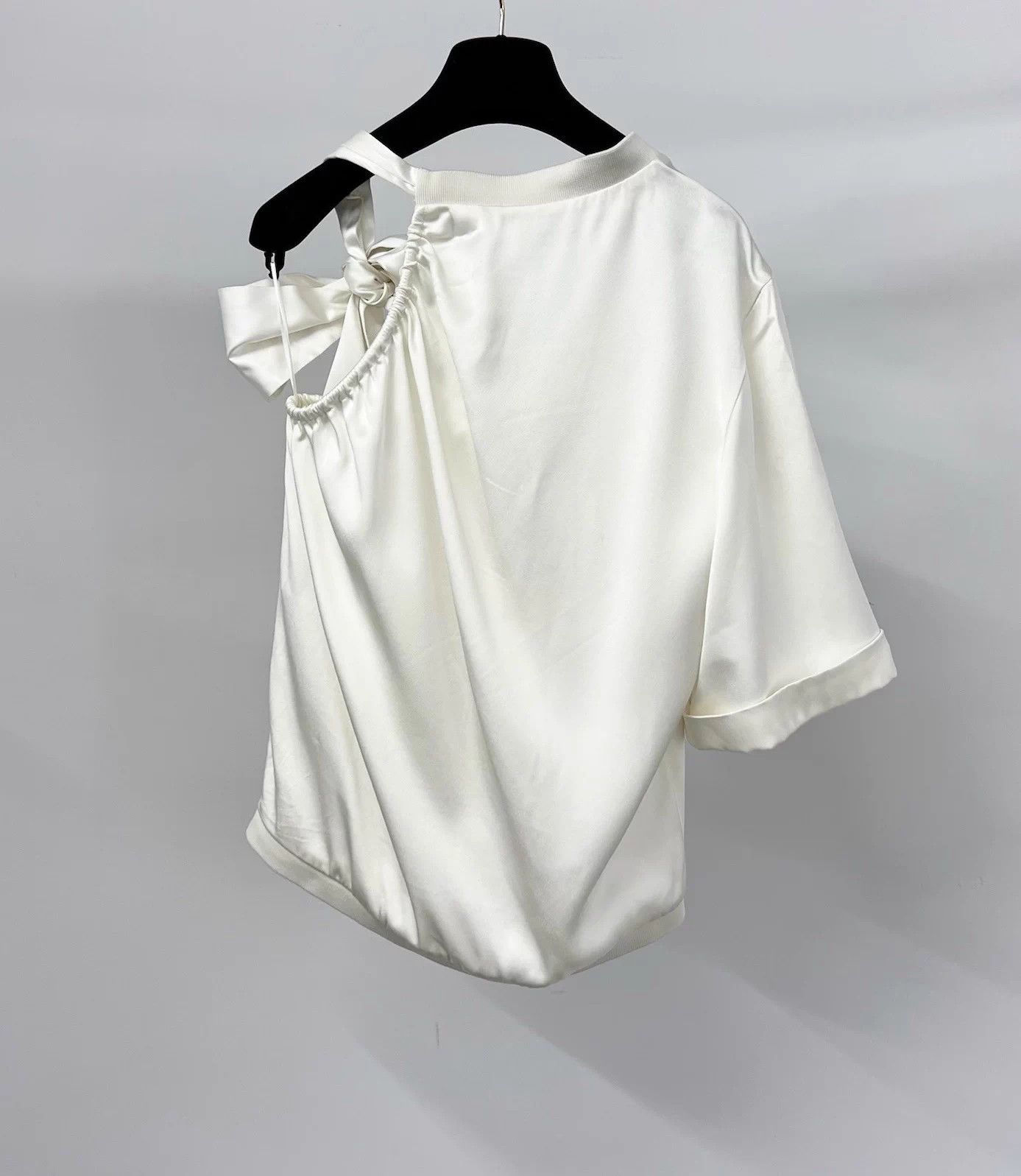 Chanel Chanel 24S White Silk Satin Bow FR34 Off-shoulder Size XS / US 0-2 / IT 36-38 - 3 Thumbnail