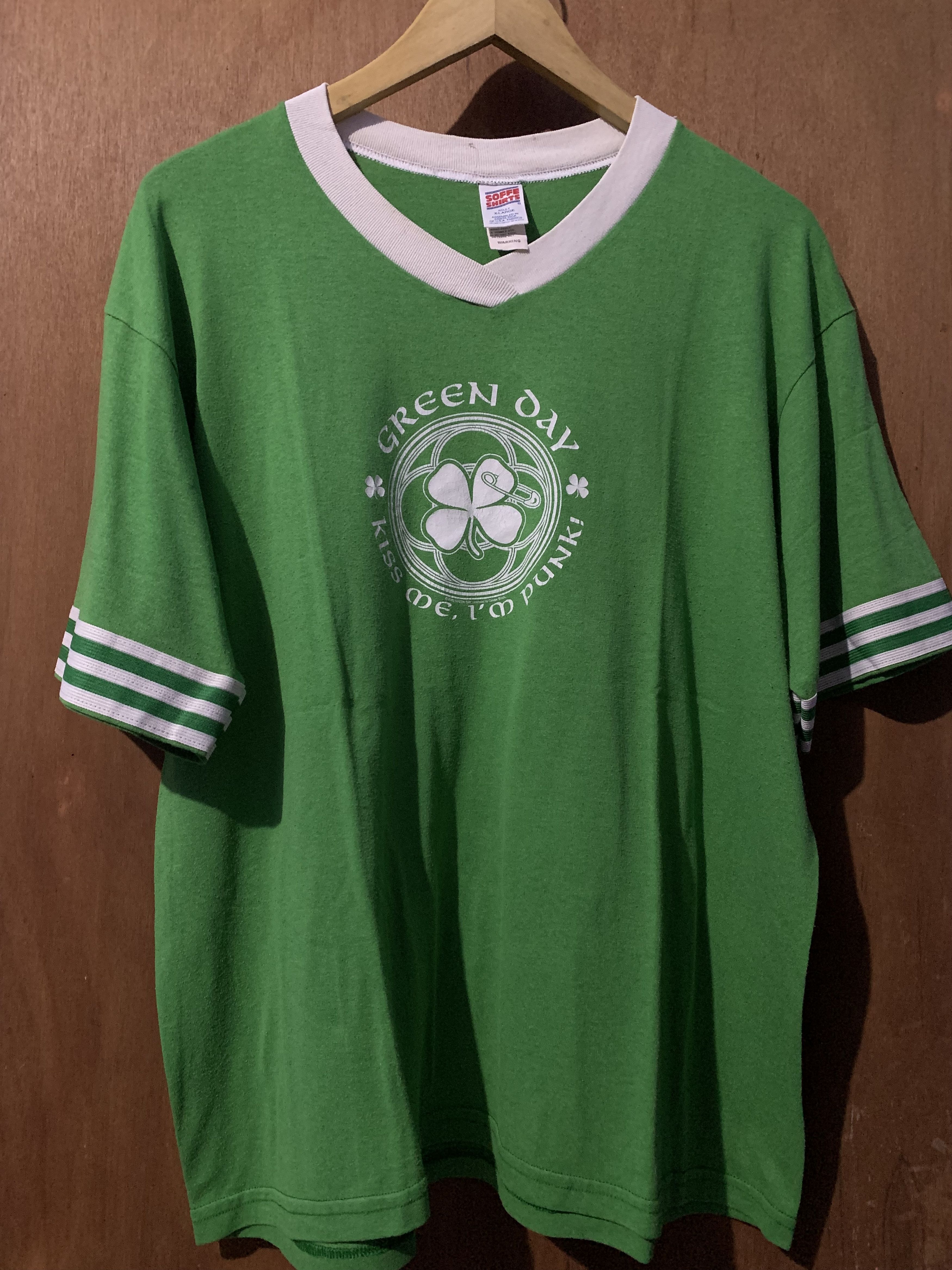 Band Tees Green Day Kiss Me Im Punk Cinder Block 2002 Soffe Shirts Tag Size US XL / EU 56 / 4 - 1 Thumbnail