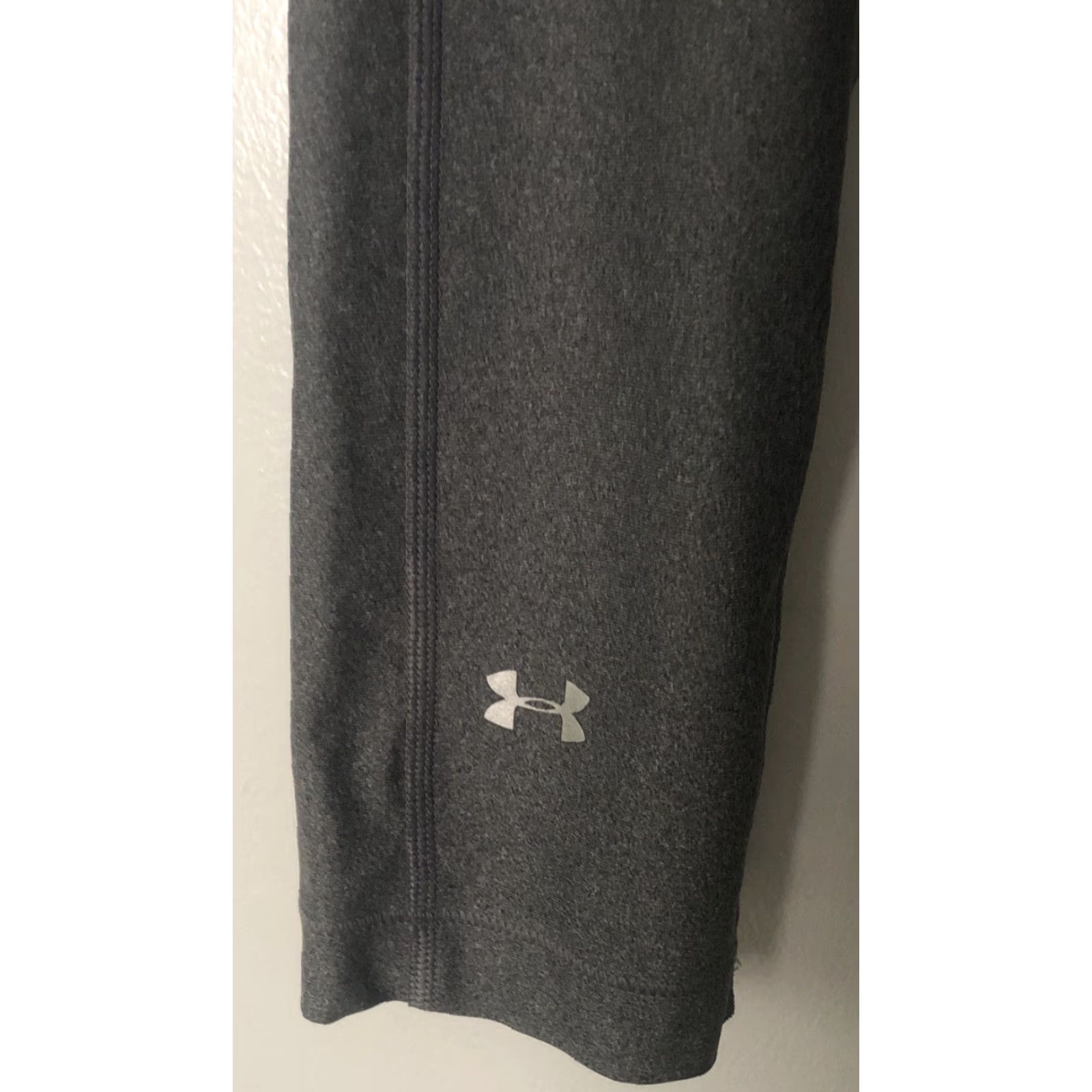 Under Armour Under Armour Capris Leggings Pants S Small Compression HeatGear Women’s Gray Activewear Gym & Training Womens Size 28" / US 6 / IT 42 - 2 Thumbnail