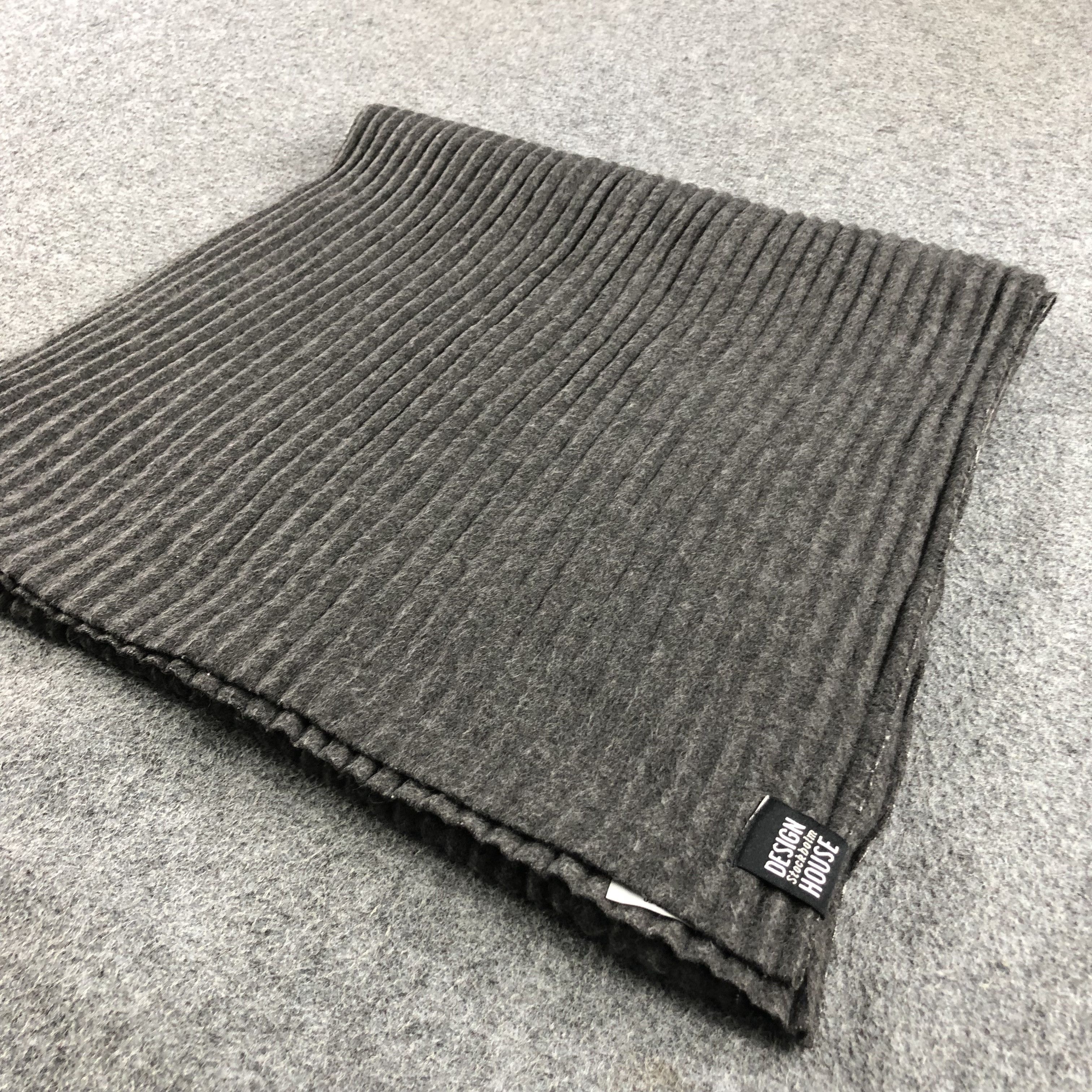 Vintage Stockholm House Grey Pleated Scarf Muffler V962 Size ONE SIZE - 3 Thumbnail