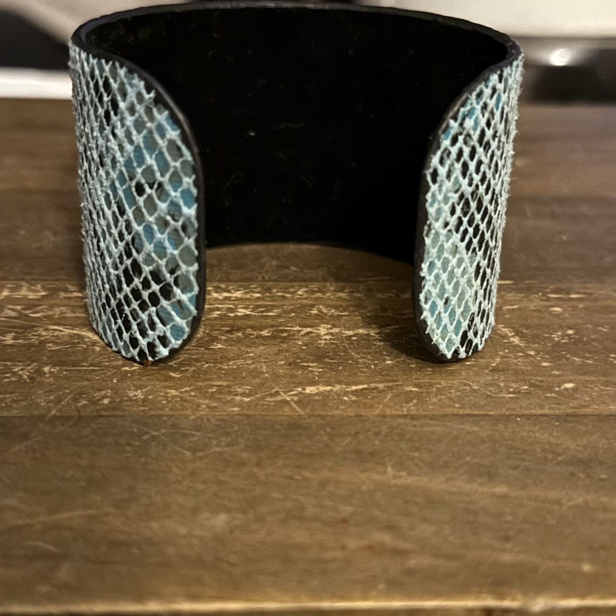Other Wide blue snakeskin print bangle cuff bracelet Size ONE SIZE - 4 Thumbnail