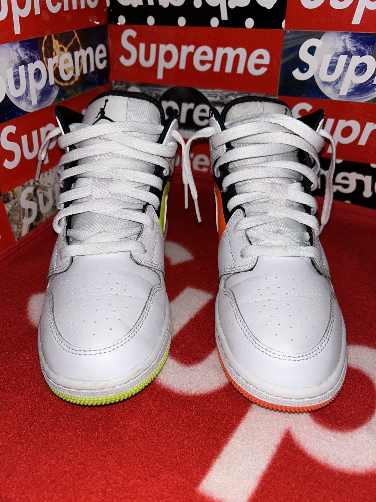 Jordan Brand Jordan 1 Mid Composition Notebook (GS) 554725-870 size 5.5y Size US 5.5 / EU 38 - 2 Thumbnail