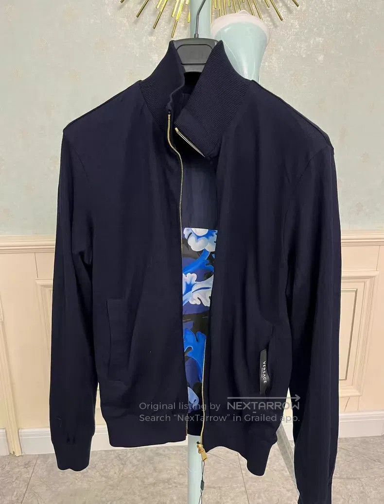 Versace Versace Classic baroque print worn on both sides Size US M / EU 48-50 / 2 - 6 Thumbnail