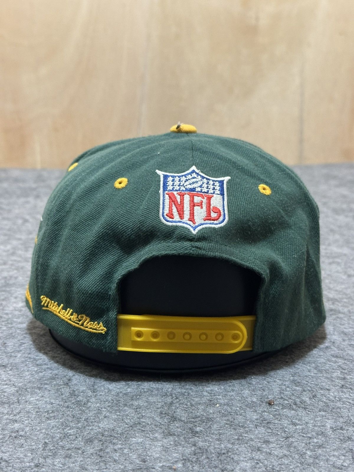 NFL Mitchell & Ness Green Bay Packers snapback hat. Size ONE SIZE - 3 Thumbnail