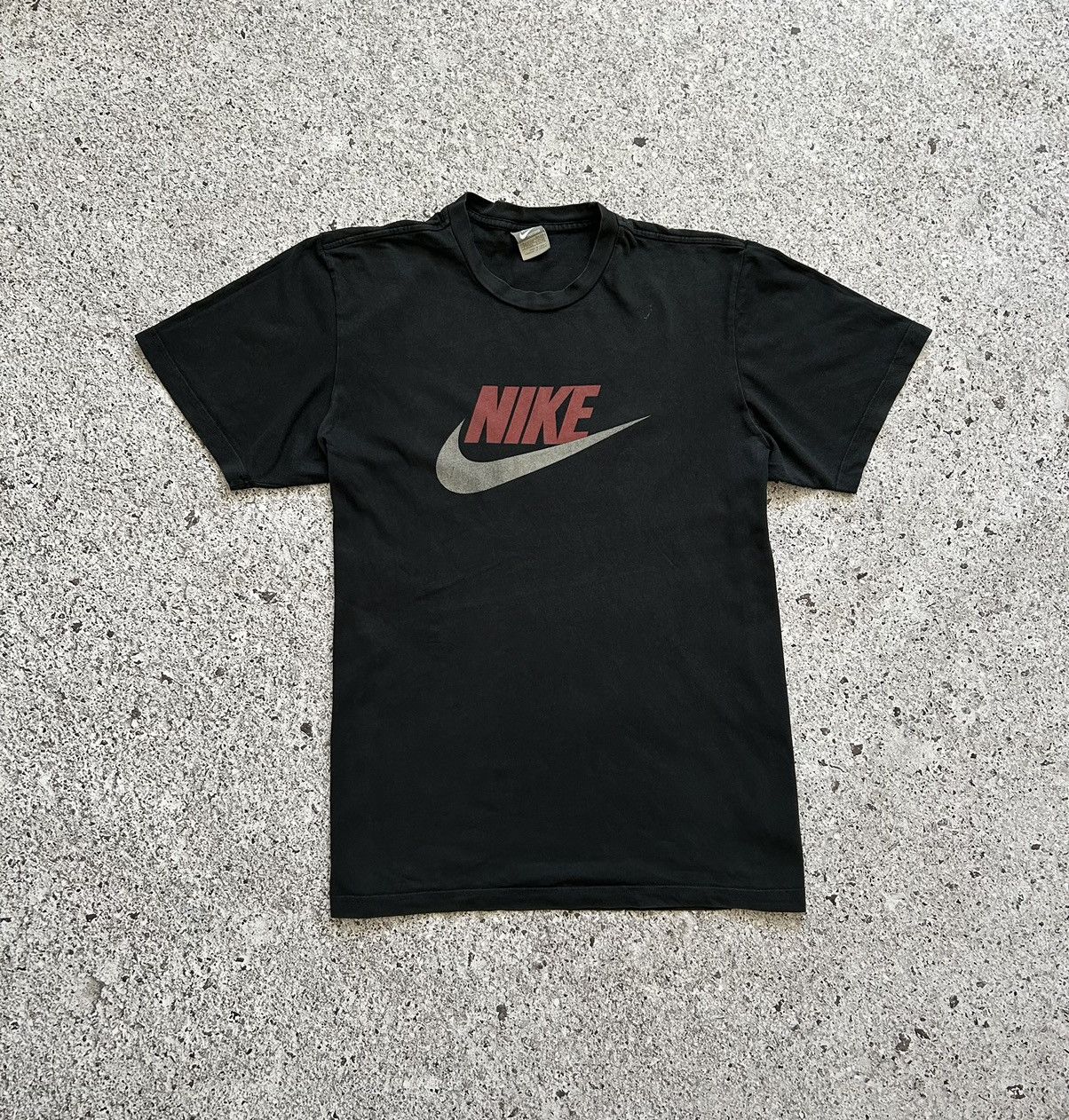 Nike × Vintage Nike Vintage 90s Big Logo Center Retro T-shirt Hype Y2K Size US L / EU 52-54 / 3 - 1 Thumbnail